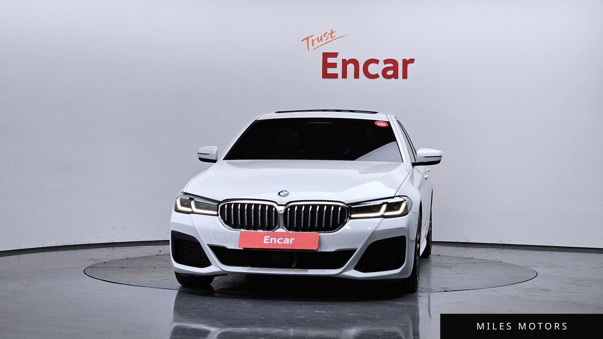 BMW 5 Series (G30) 2022 — миниатюра 3