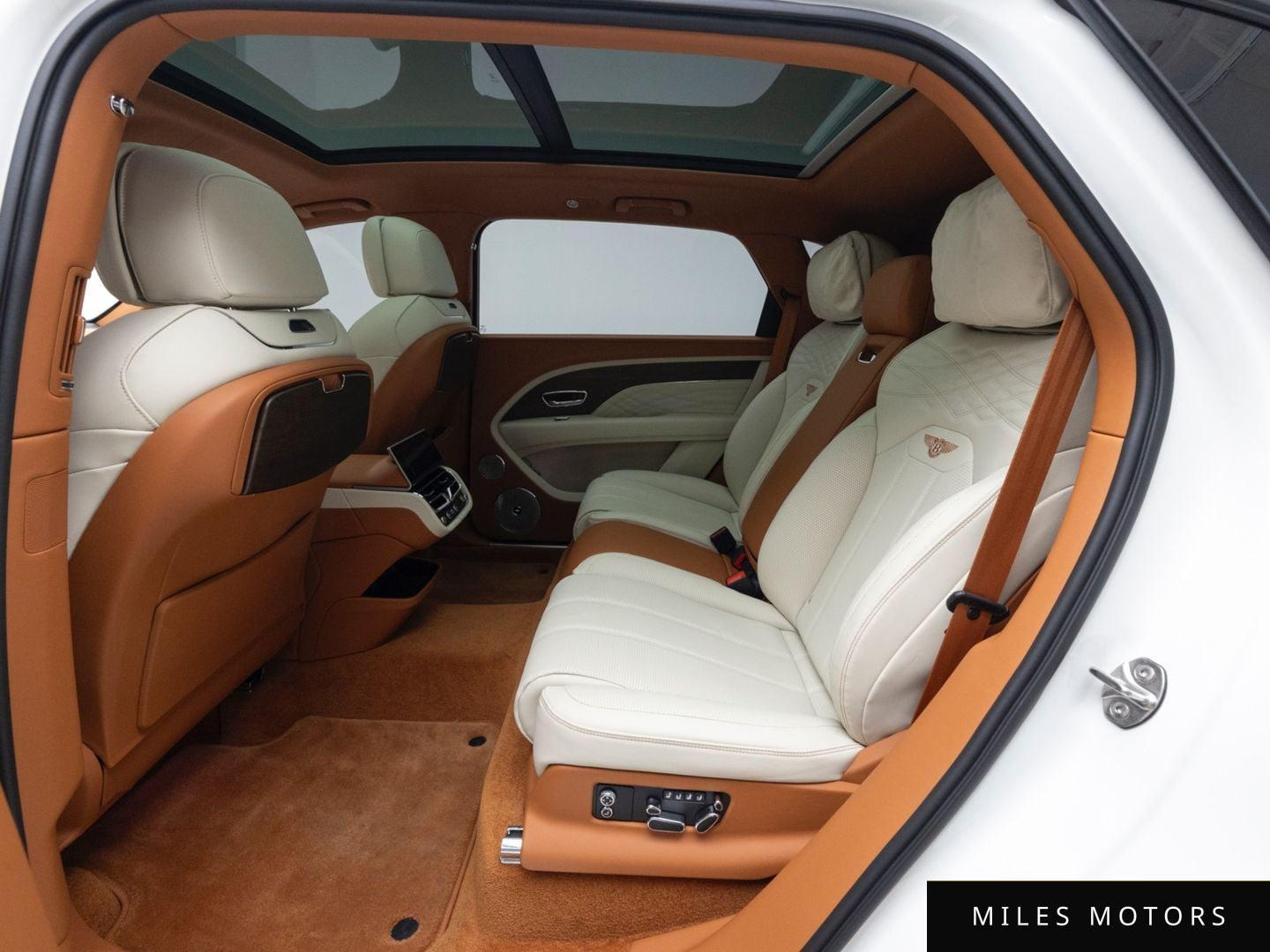 Bentley Bentayga 2024 — миниатюра 12