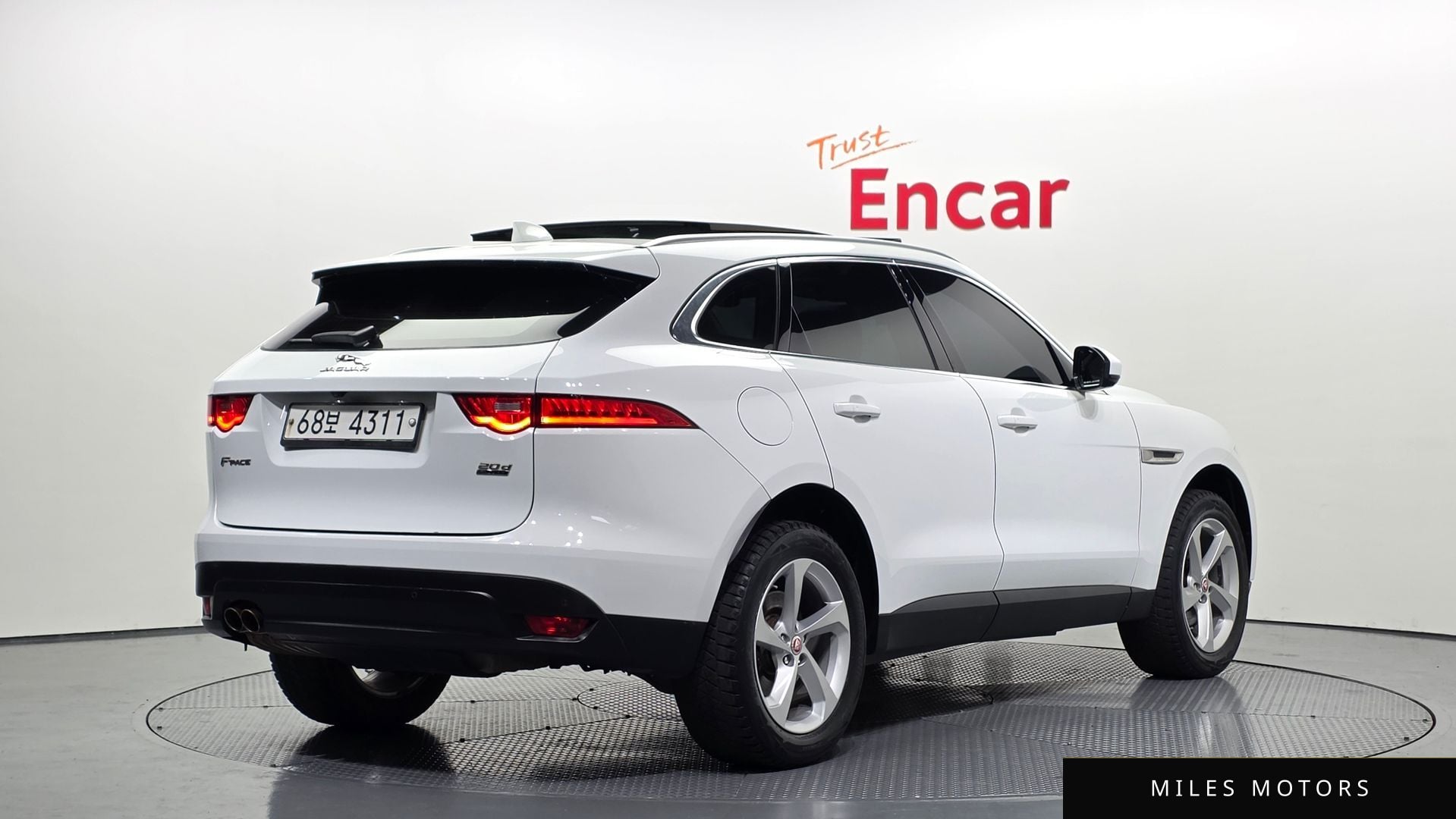Jaguar F-PACE 2019 — миниатюра 2