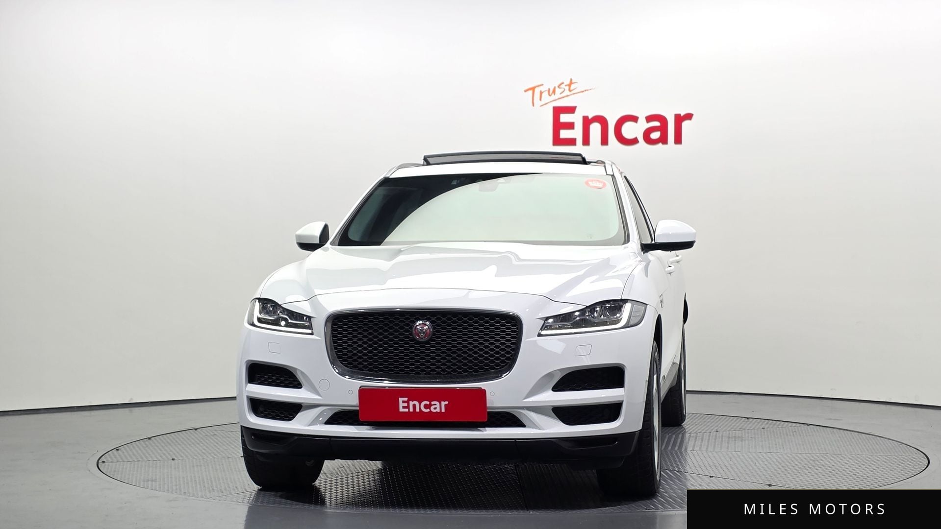 Jaguar F-PACE 2019 — миниатюра 3