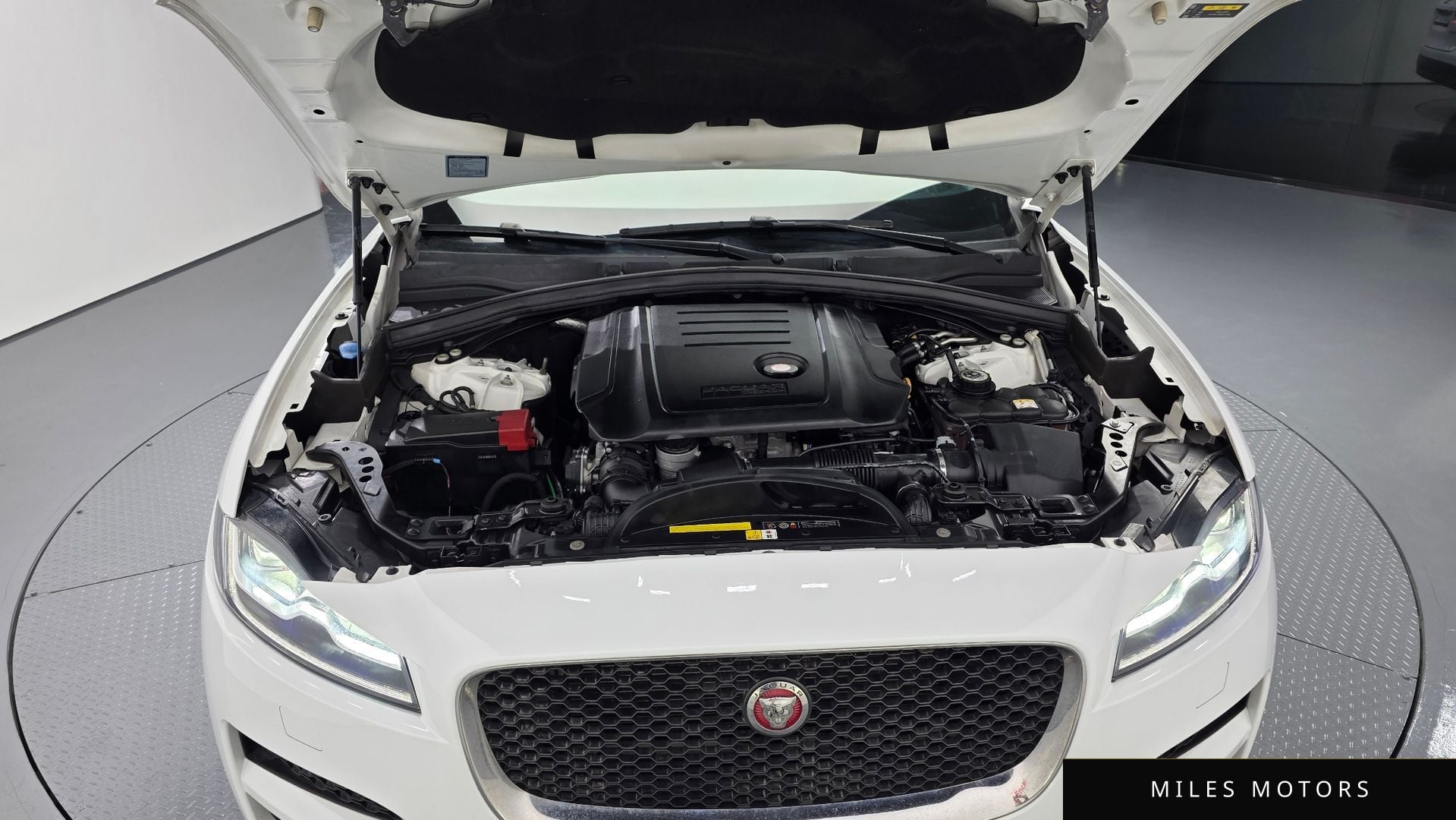 Jaguar F-PACE 2019 — миниатюра 6