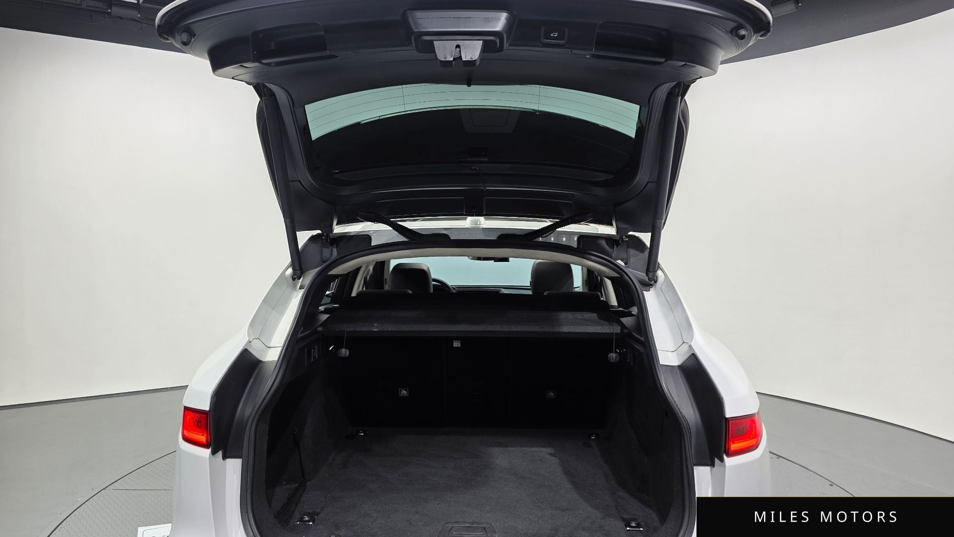 Jaguar F-PACE 2019 — миниатюра 26