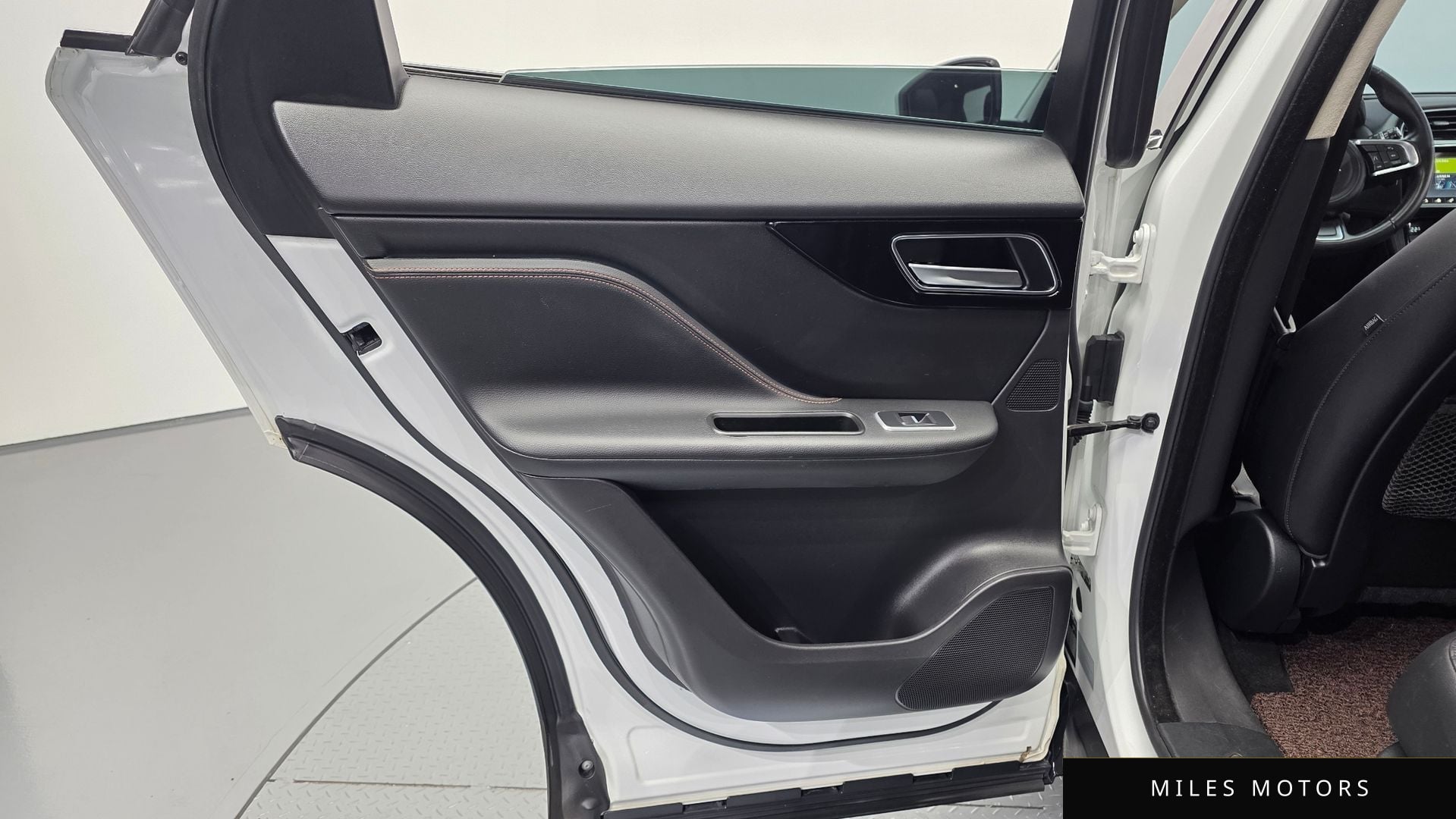 Jaguar F-PACE 2019 — миниатюра 15