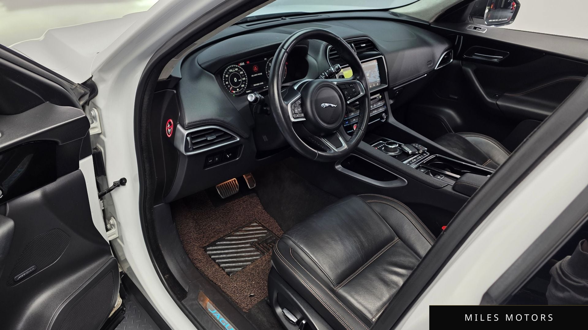 Jaguar F-PACE 2019 — миниатюра 35