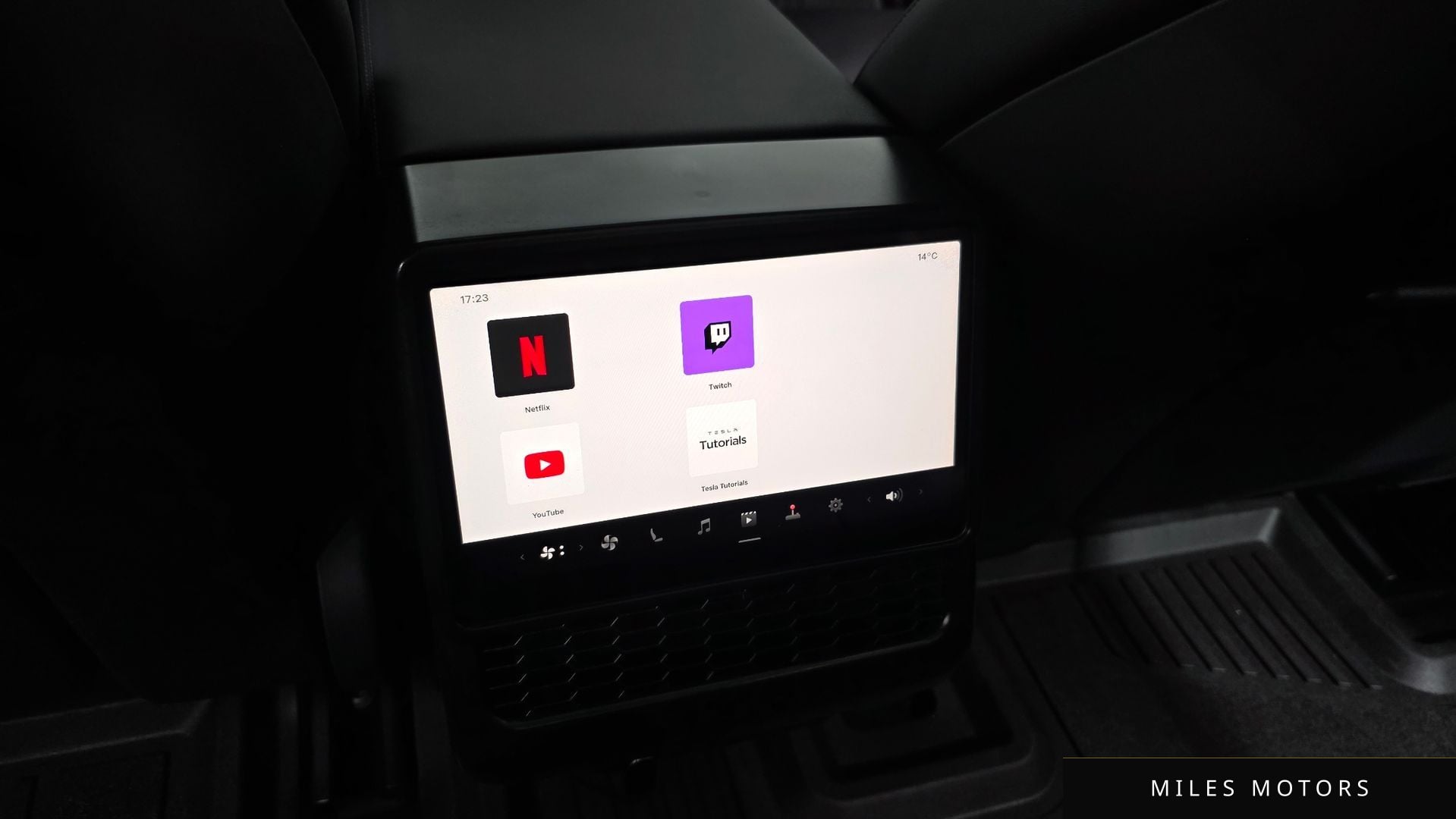 Tesla 모델 3 2024 — миниатюра 19