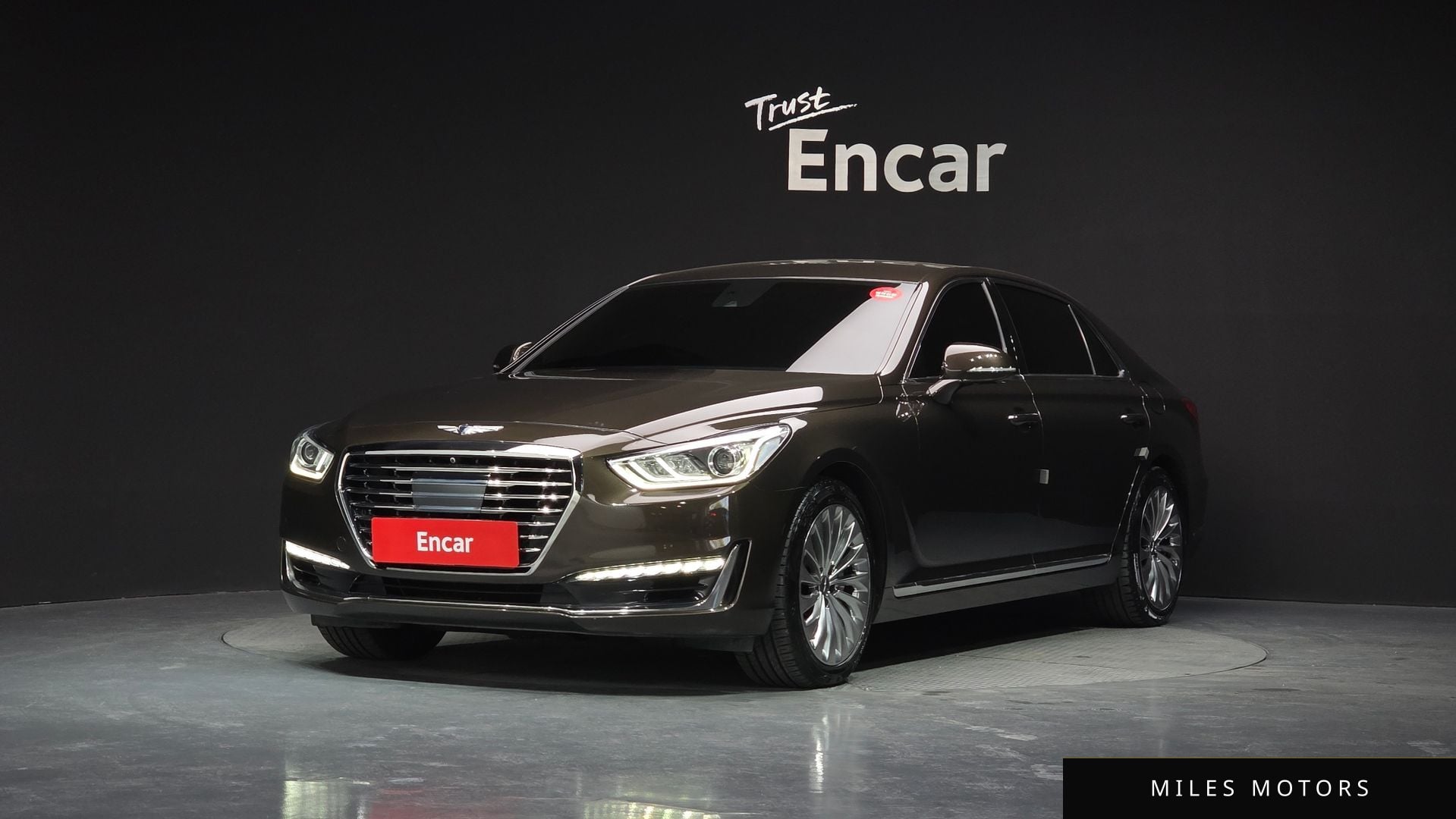 Genesis EQ900 2016 — фото 1 из 12
