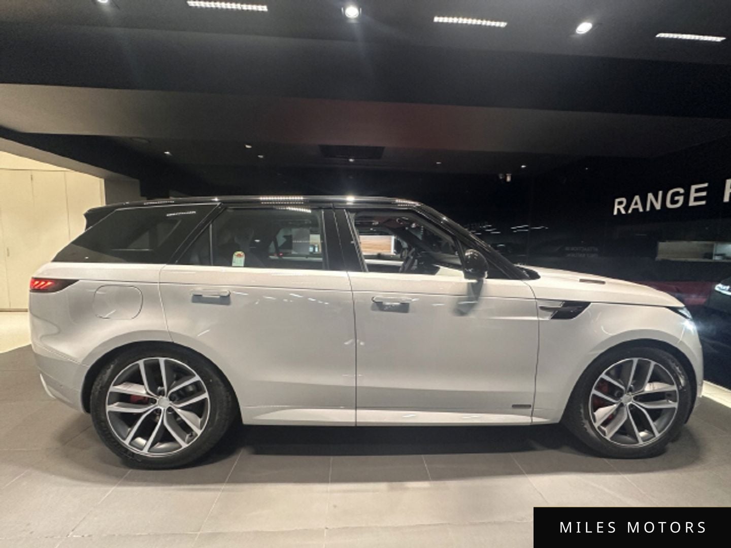 Land Rover Range Rover Sport 2025 — миниатюра 4