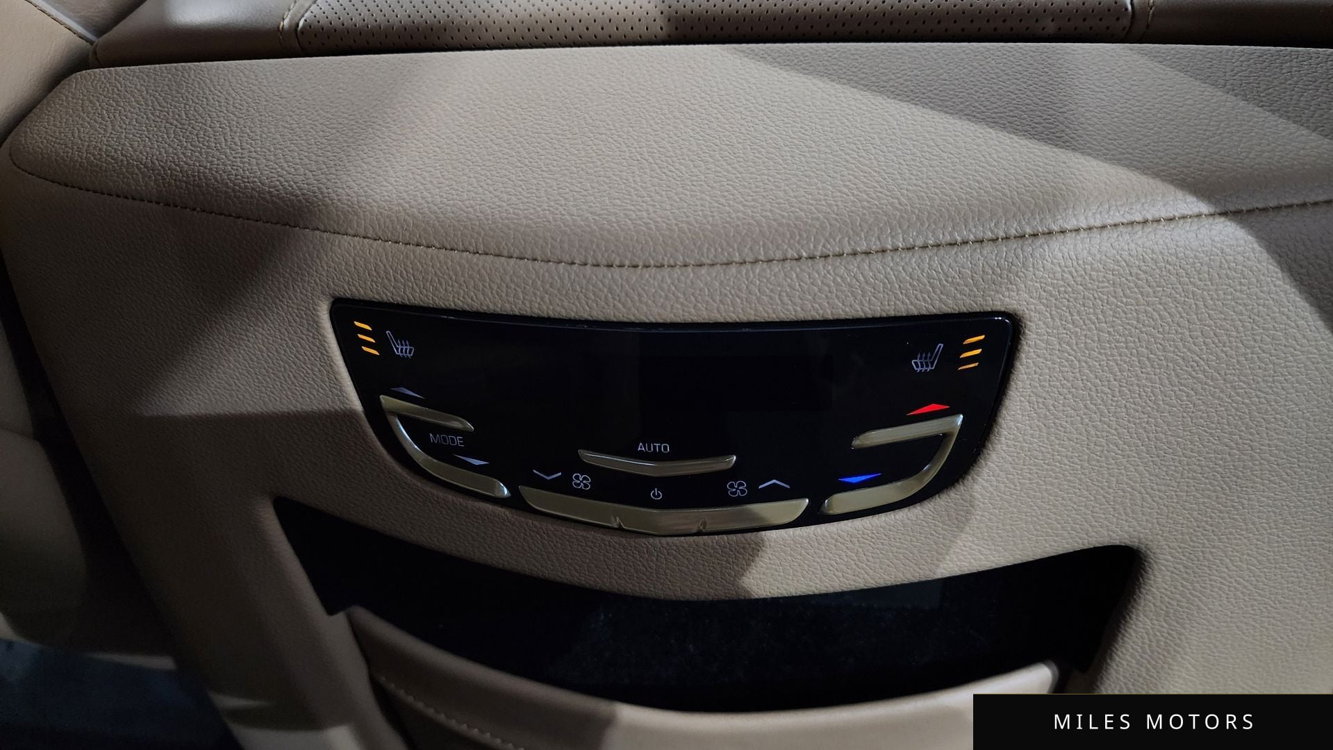 Cadillac Escalade 2019 — миниатюра 24