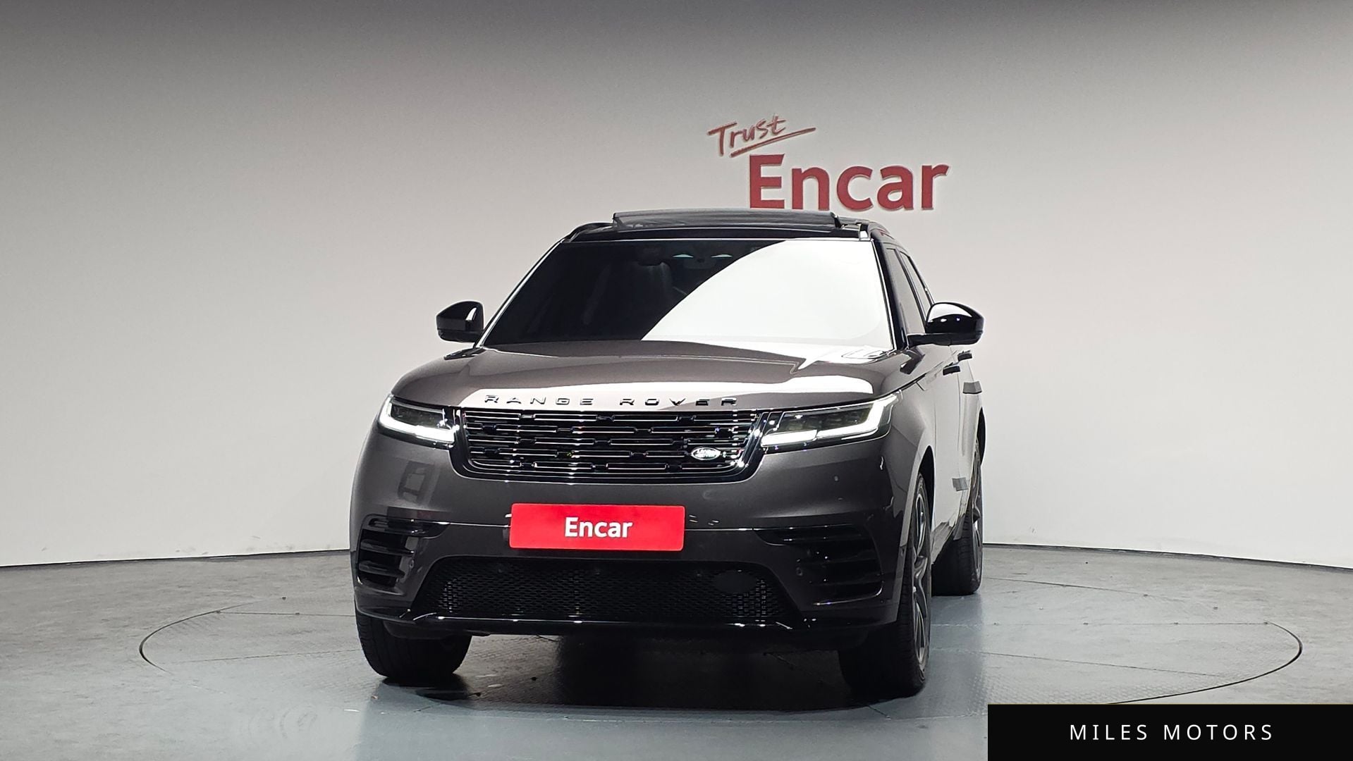 Land Rover Range Rover Velar 2025 — миниатюра 3