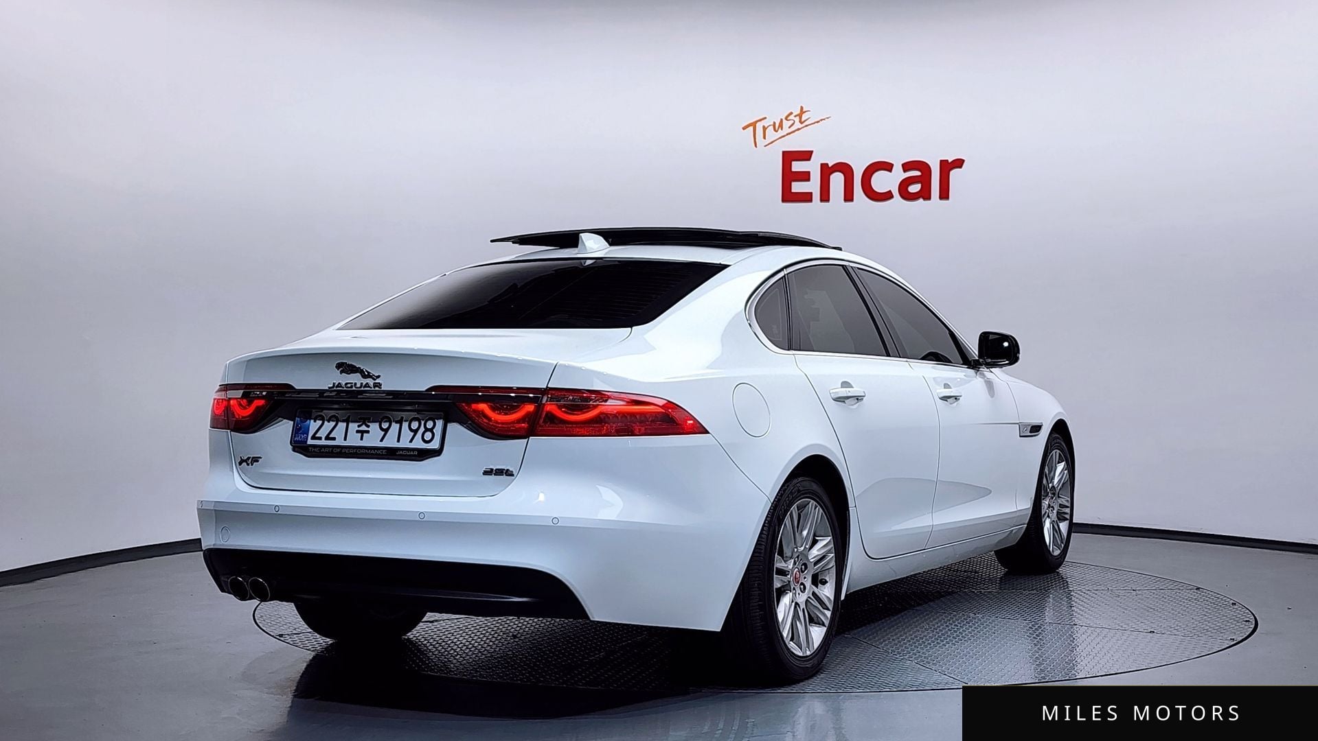 Jaguar XF (X260) 2017 — миниатюра 2