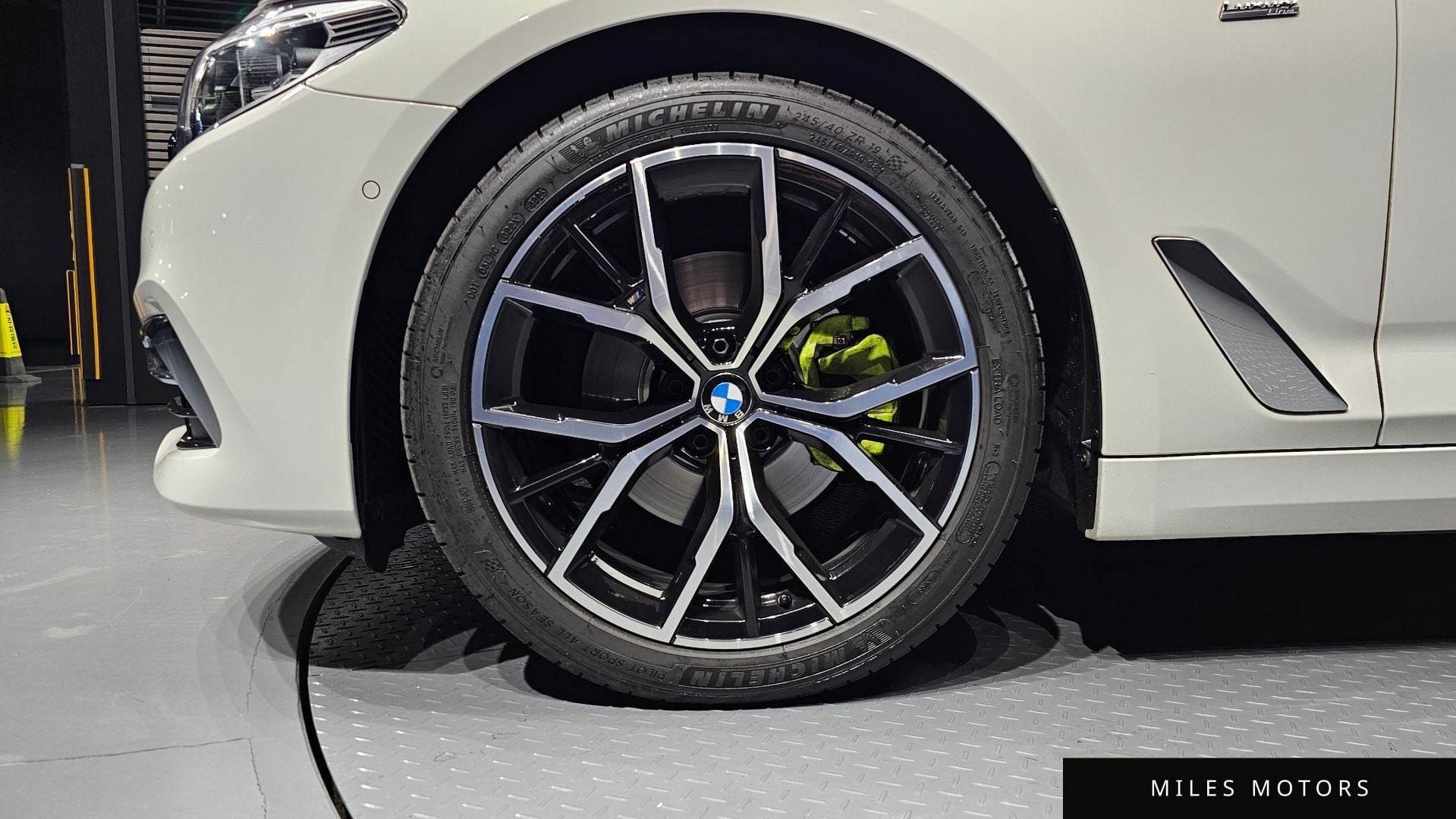 BMW 5 Series (G30) 2018 — миниатюра 5