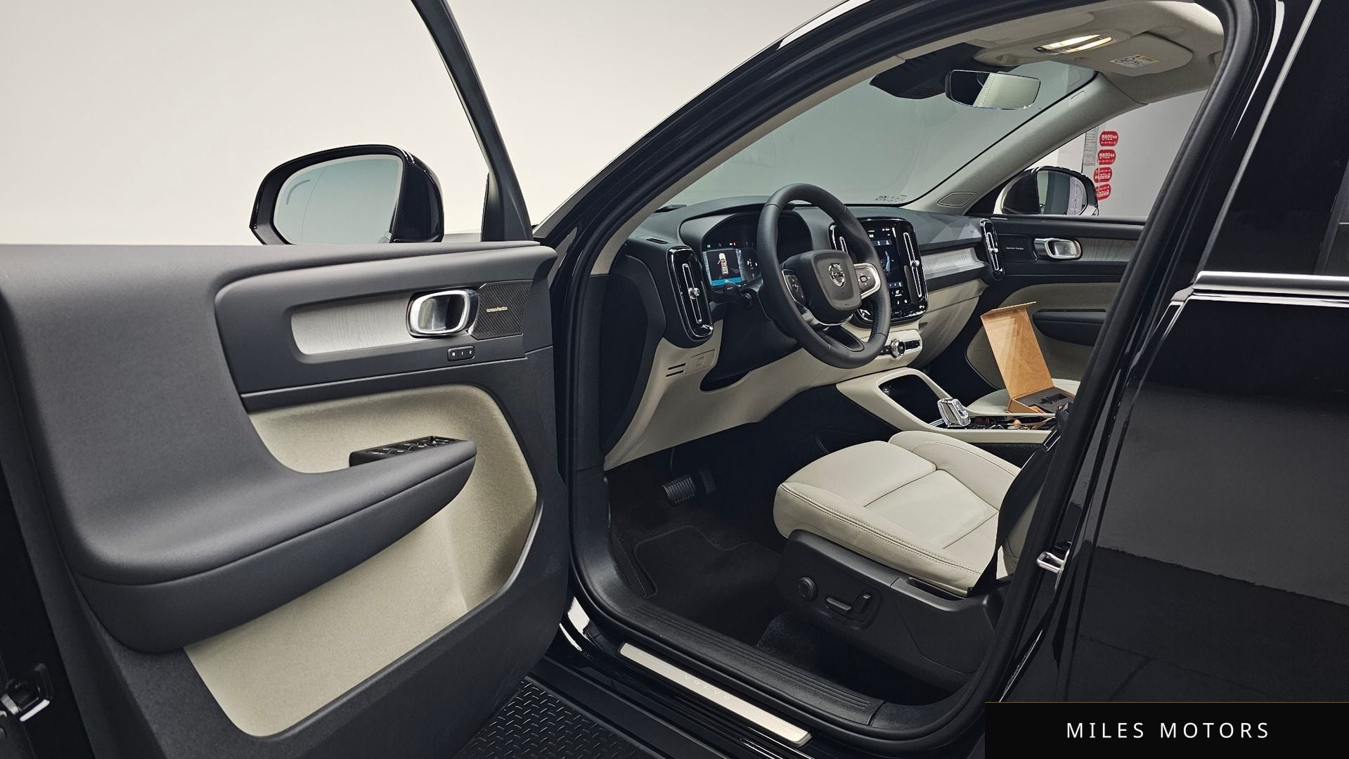 Volvo XC40 2025 — миниатюра 12