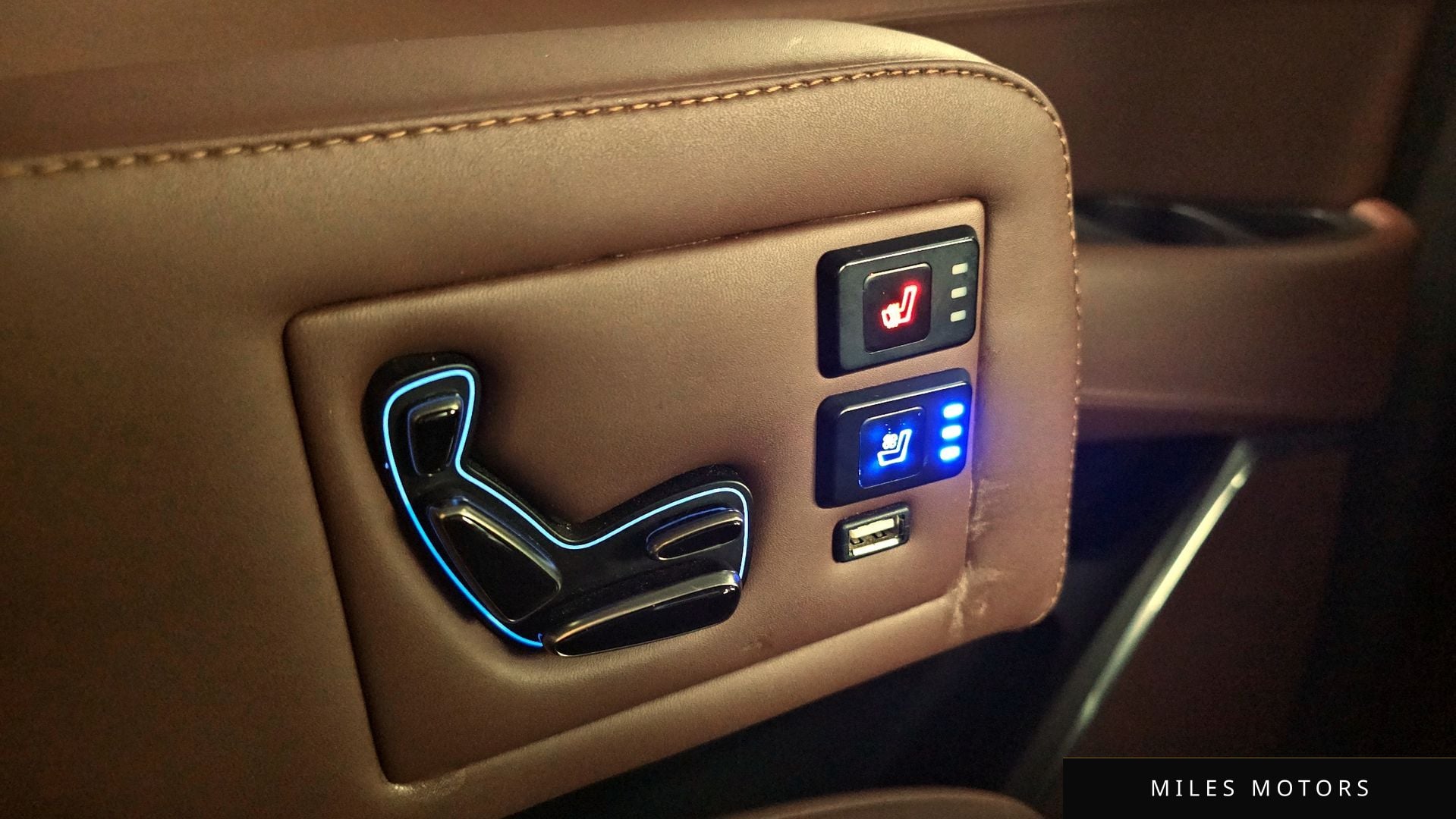 Cadillac 에스컬레이드 2015 — миниатюра 18