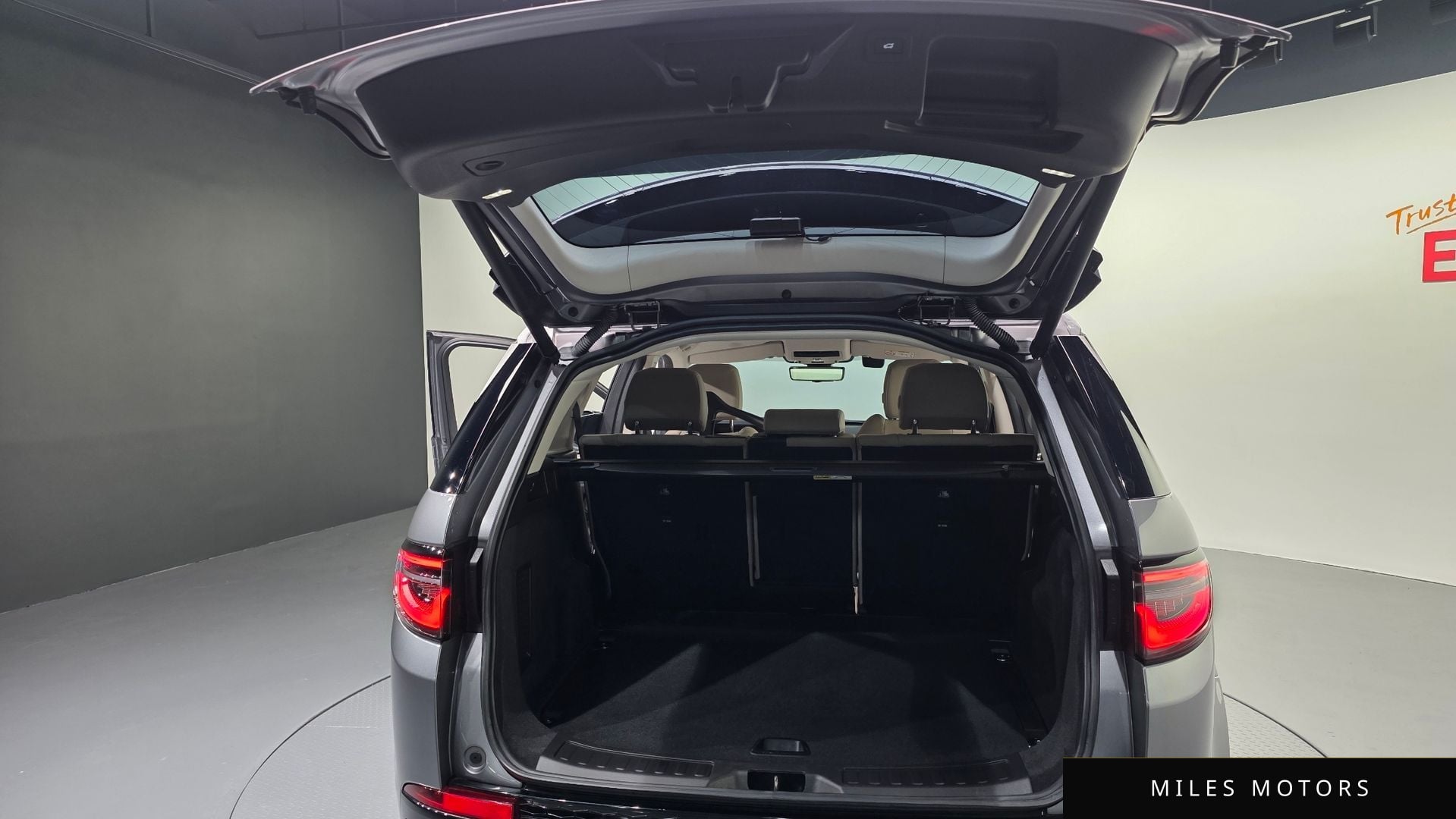 Land Rover Discovery Sport 2025 — миниатюра 20