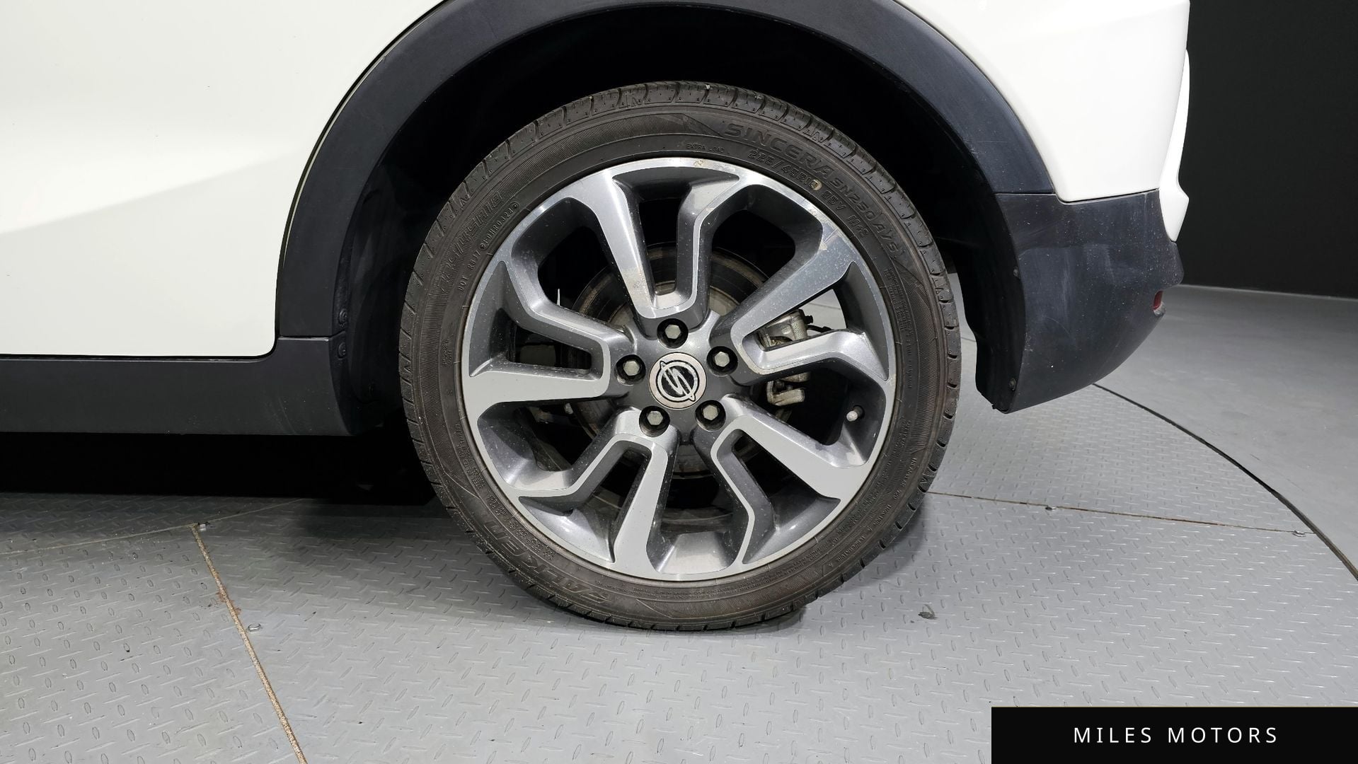 KG Mobility Tivoli 2016 — миниатюра 5