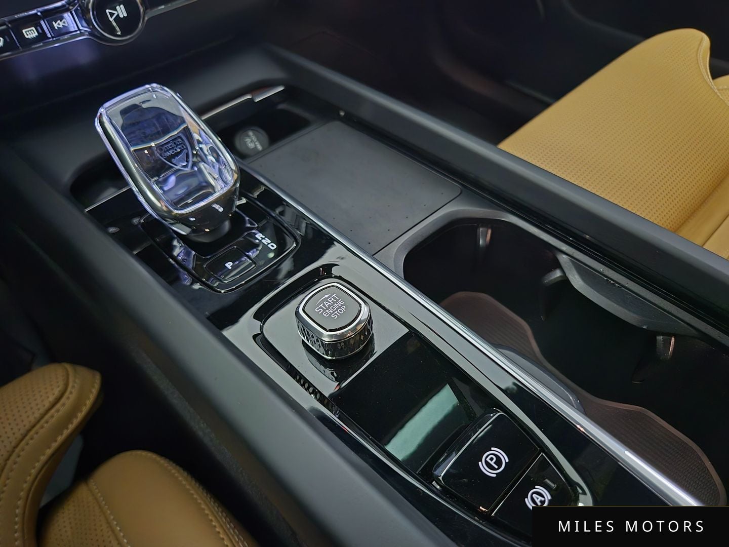 Volvo XC60 2023 — миниатюра 9
