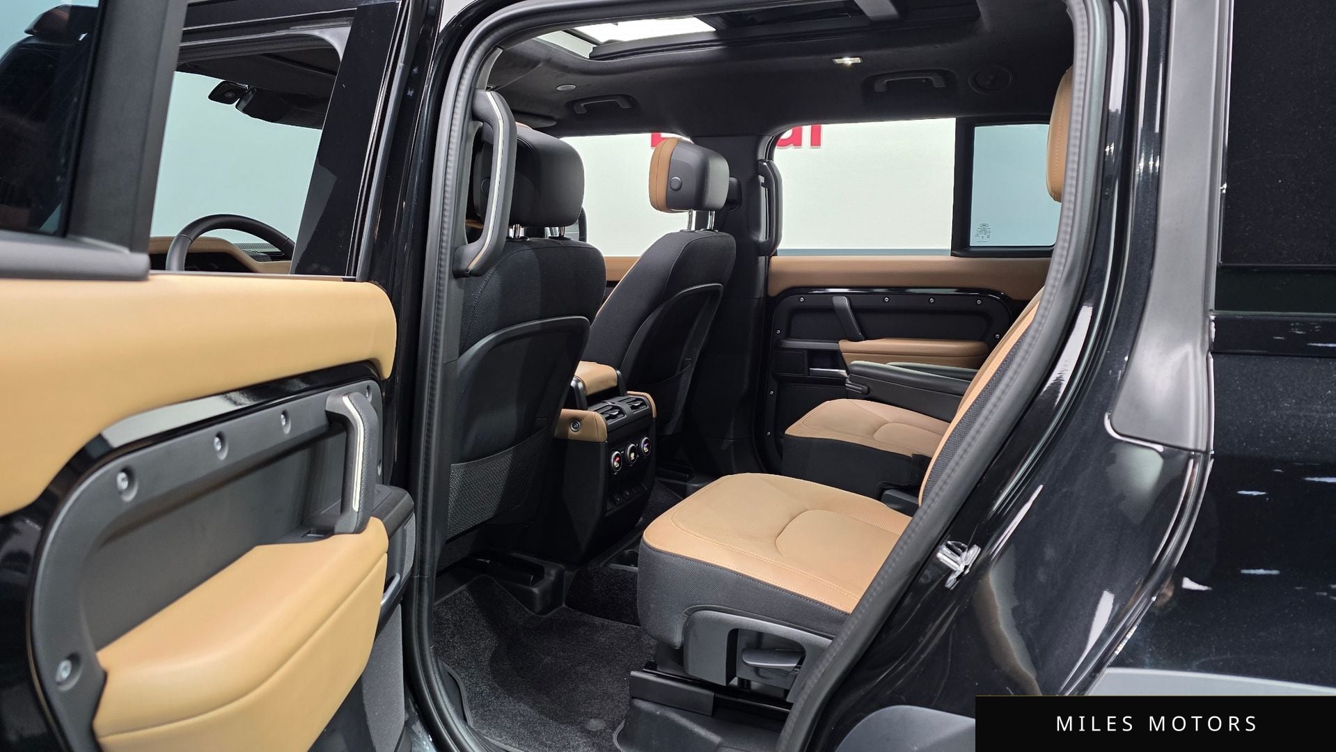 Land Rover Defender 2025 — миниатюра 12