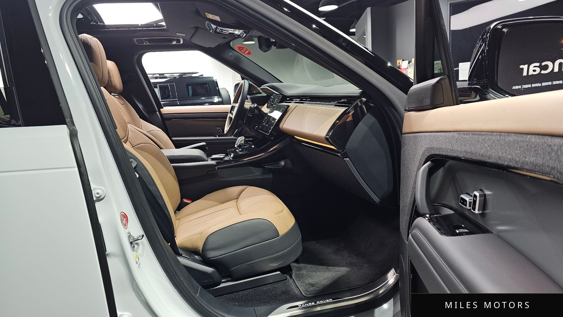 Land Rover Range Rover Sport 2025 — миниатюра 10