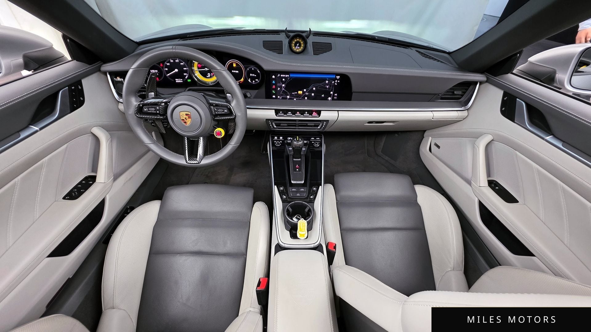 Porsche 911 (992) 2022 — миниатюра 10
