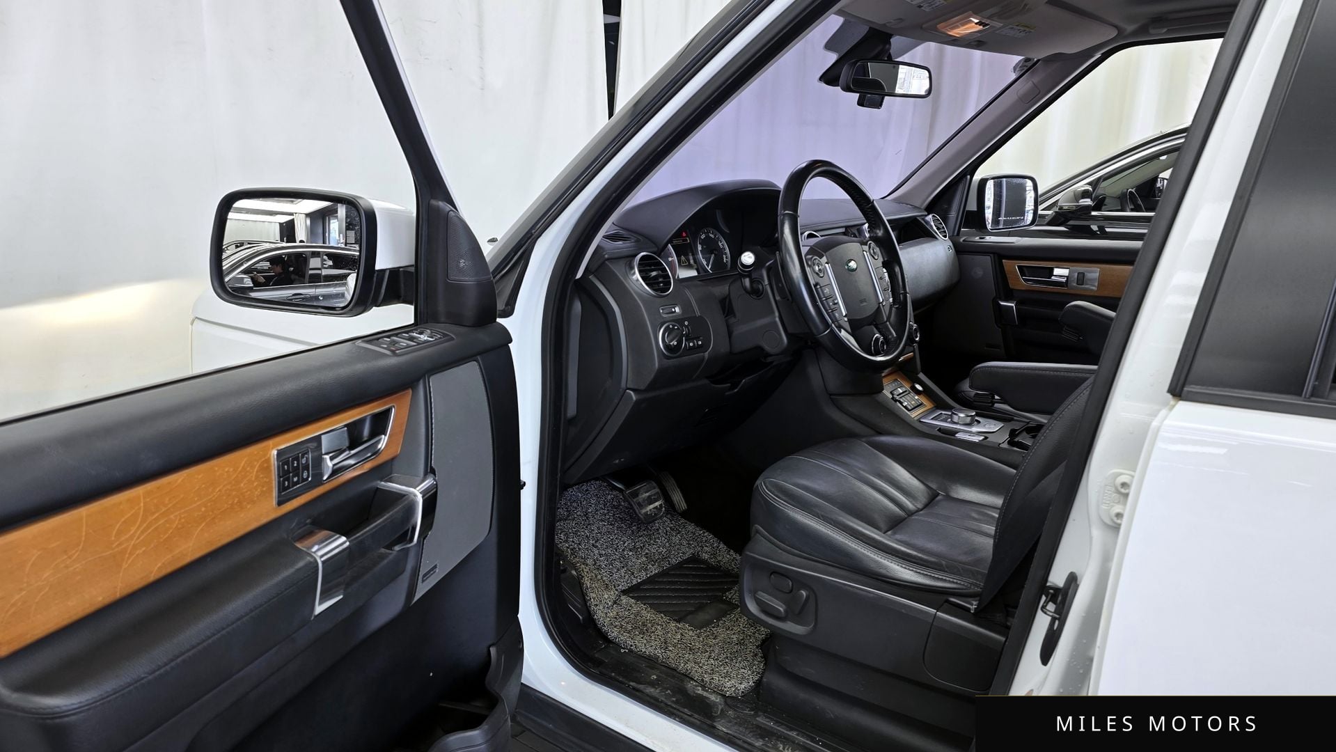 Land Rover Discovery 2013 — миниатюра 10