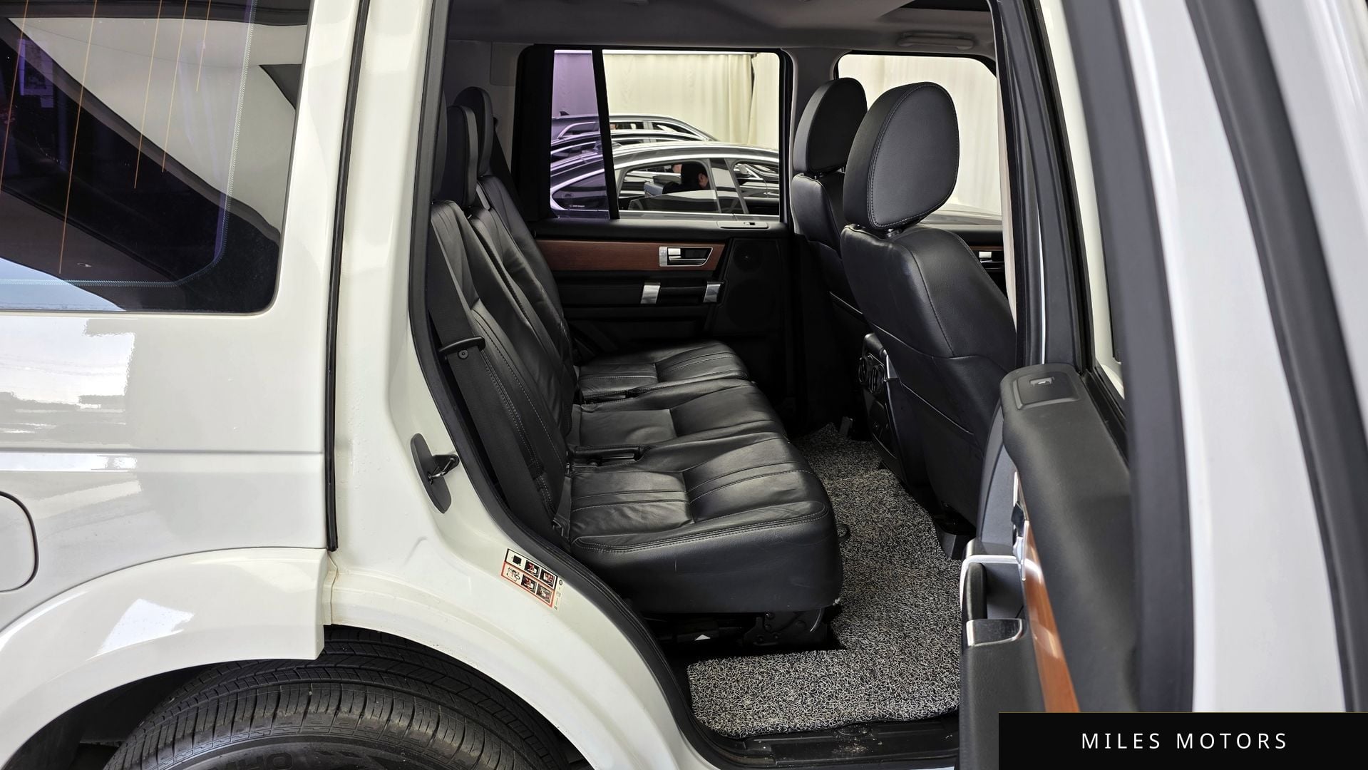 Land Rover Discovery 2013 — миниатюра 12
