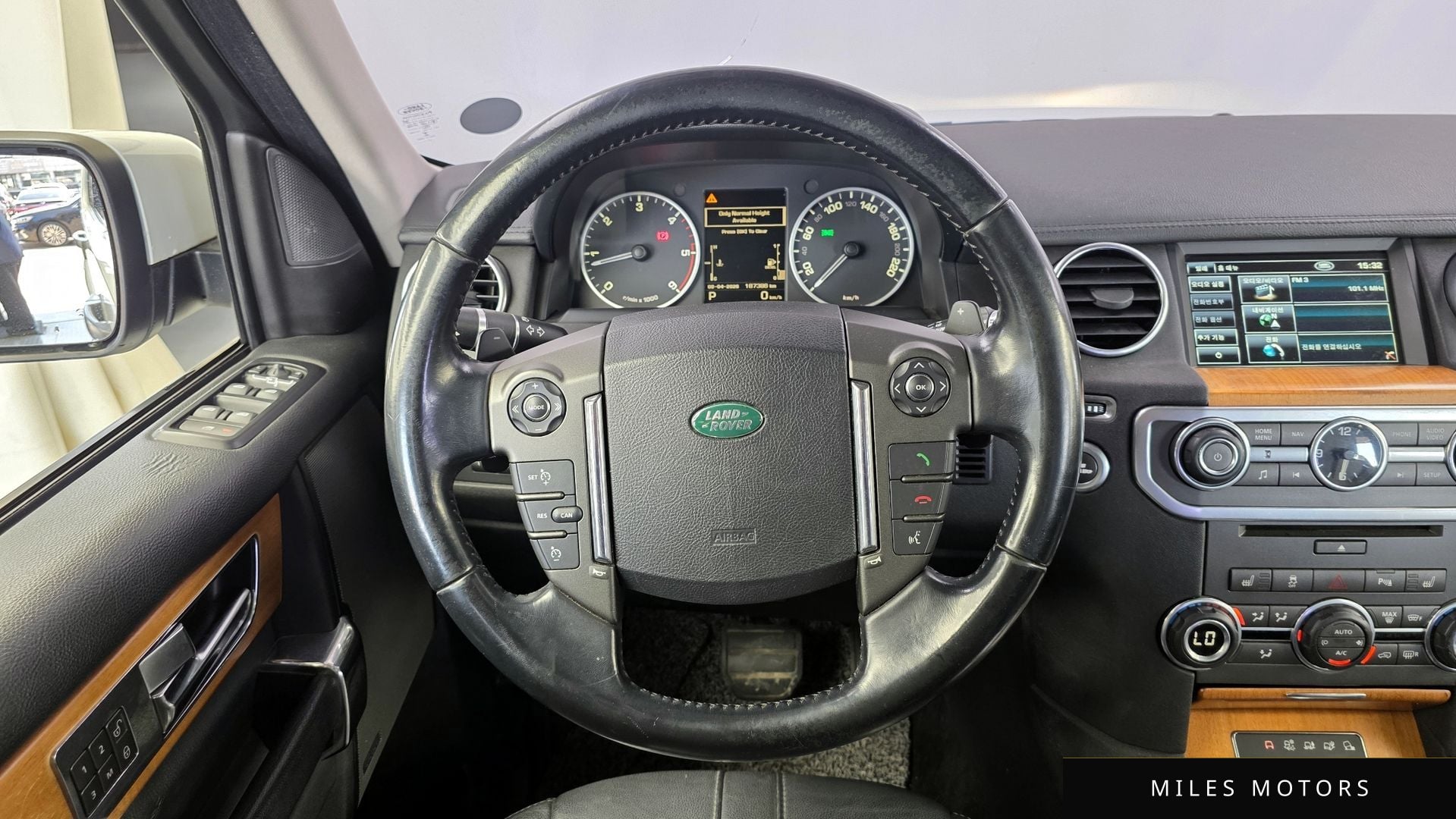 Land Rover Discovery 2013 — миниатюра 13