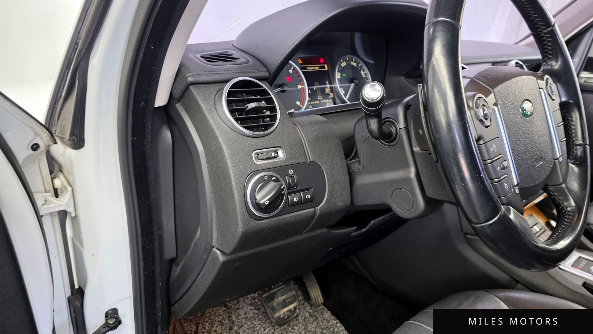 Land Rover Discovery 2013 — миниатюра 18