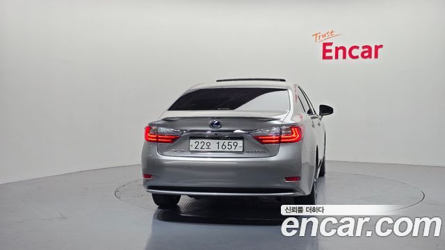 Лексус ES300h 2018 — миниатюра 4