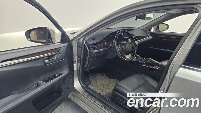Лексус ES300h 2018 — миниатюра 13