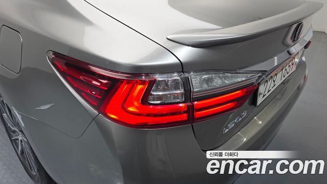 Лексус ES300h 2018 — миниатюра 9