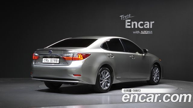 Лексус ES300h 2018 — миниатюра 2