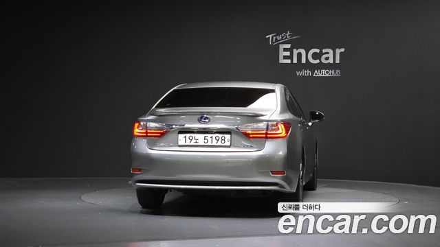 Лексус ES300h 2018 — миниатюра 4