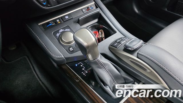 Лексус ES300h 2018 — миниатюра 12