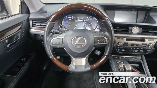 Лексус ES300h 2018 — миниатюра 19