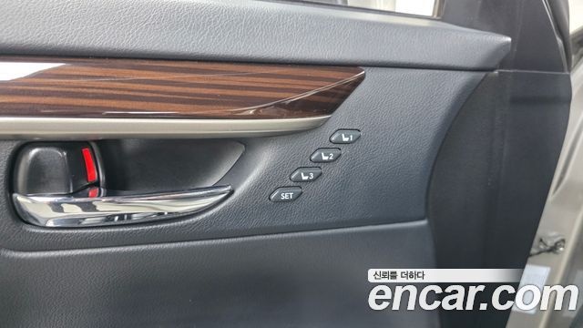 Лексус ES300h 2018 — миниатюра 23