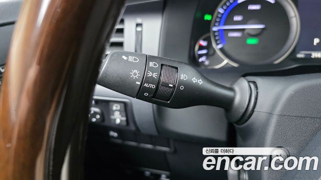 Лексус ES300h 2018 — миниатюра 28
