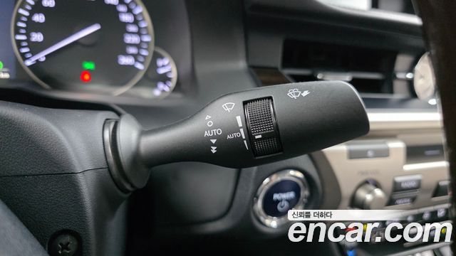 Лексус ES300h 2018 — миниатюра 29