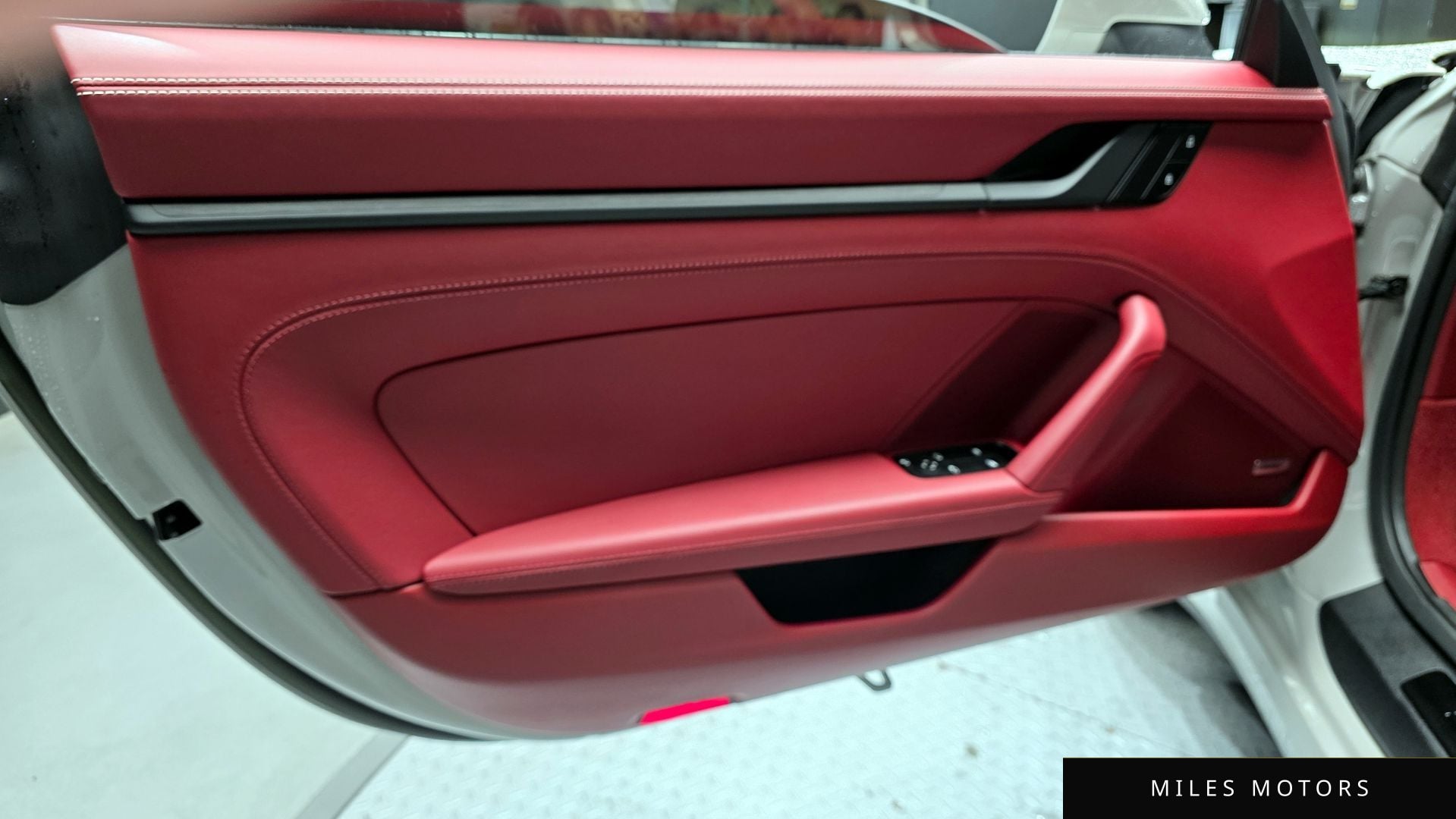 Porsche 911 (992) 2023 — миниатюра 15