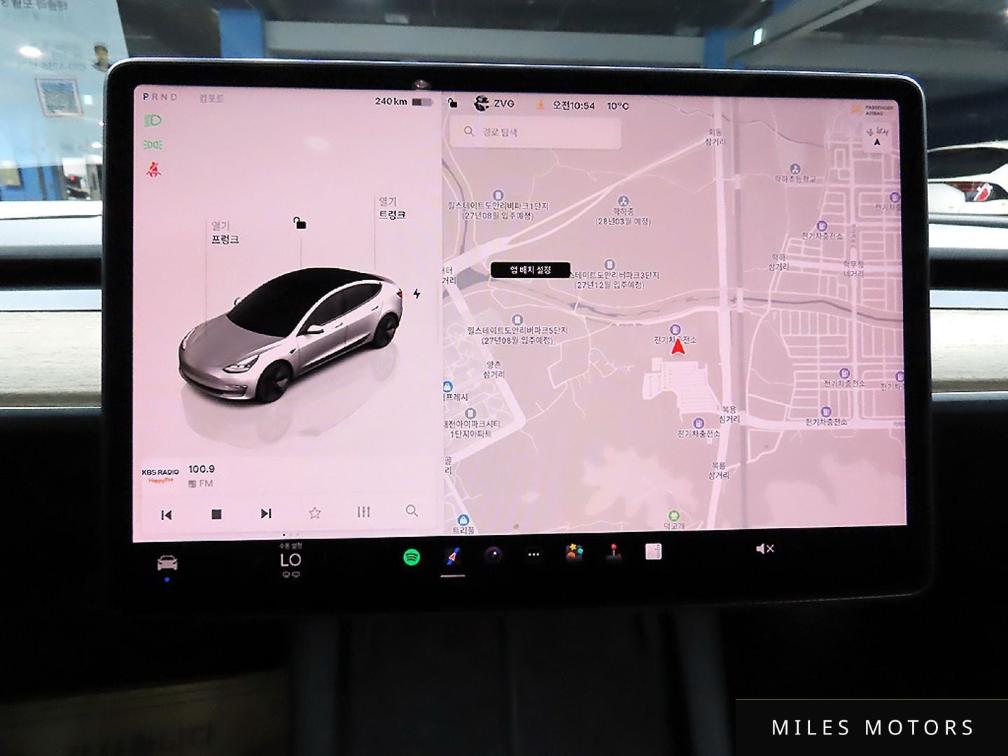 Tesla 모델 3 2022 — миниатюра 10