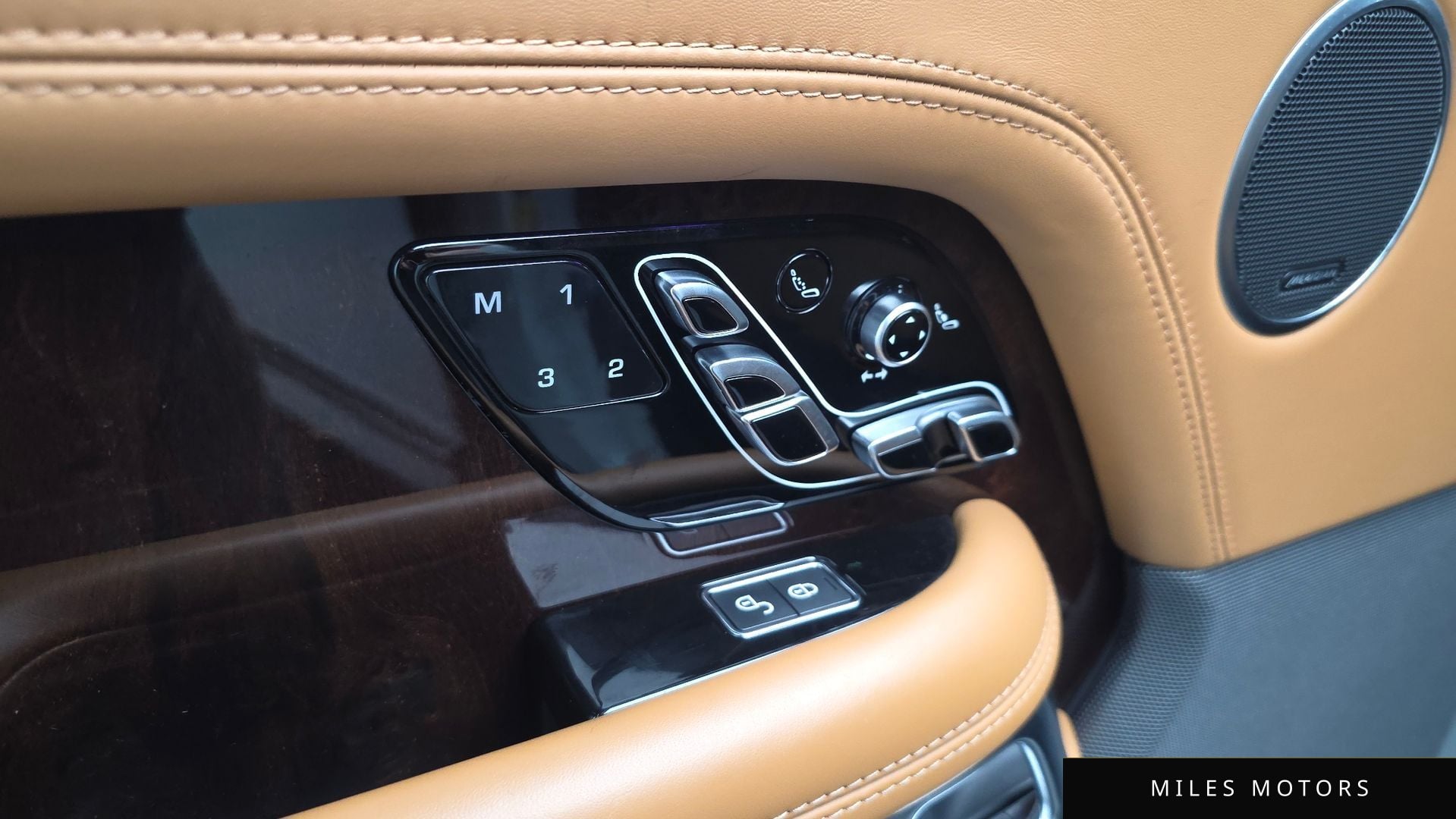 Land Rover 레인지로버 2019 — миниатюра 24