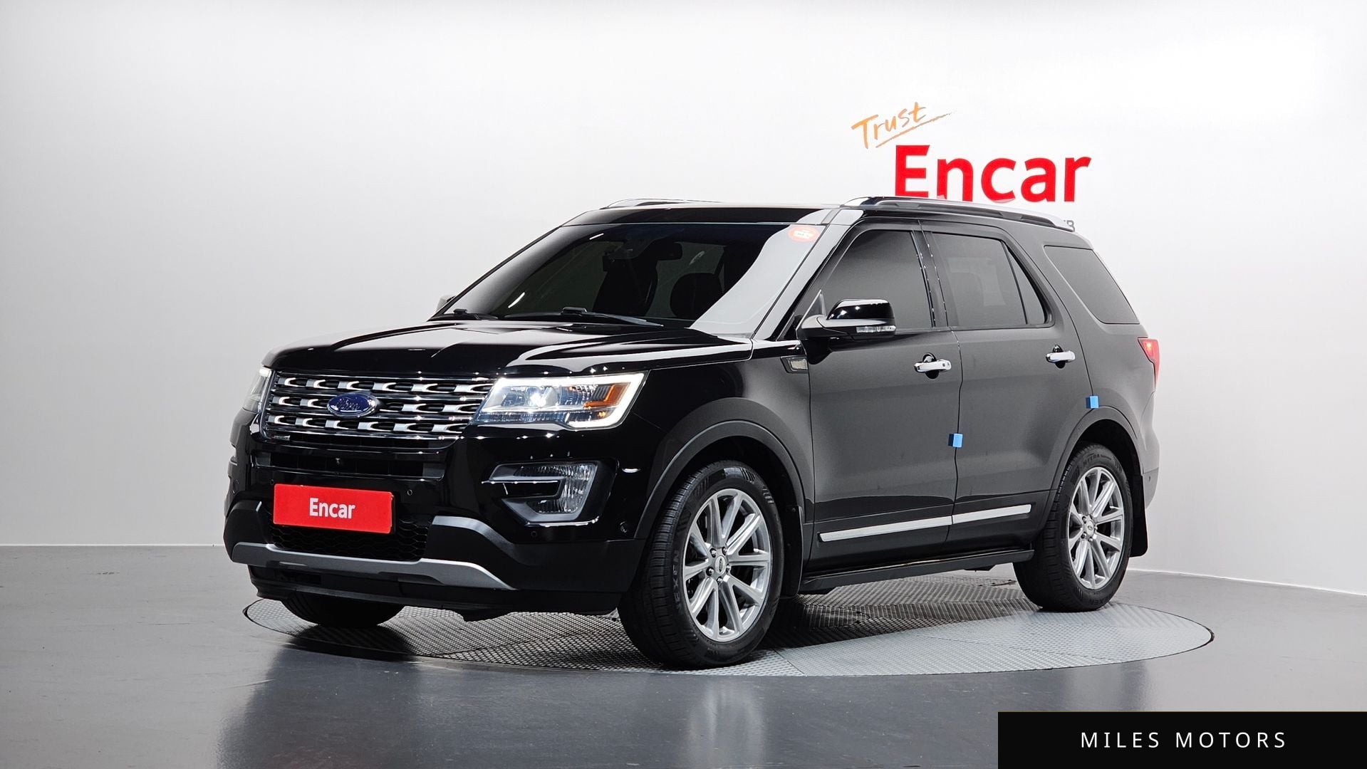 Ford Explorer 2016 — фото 1 из 12