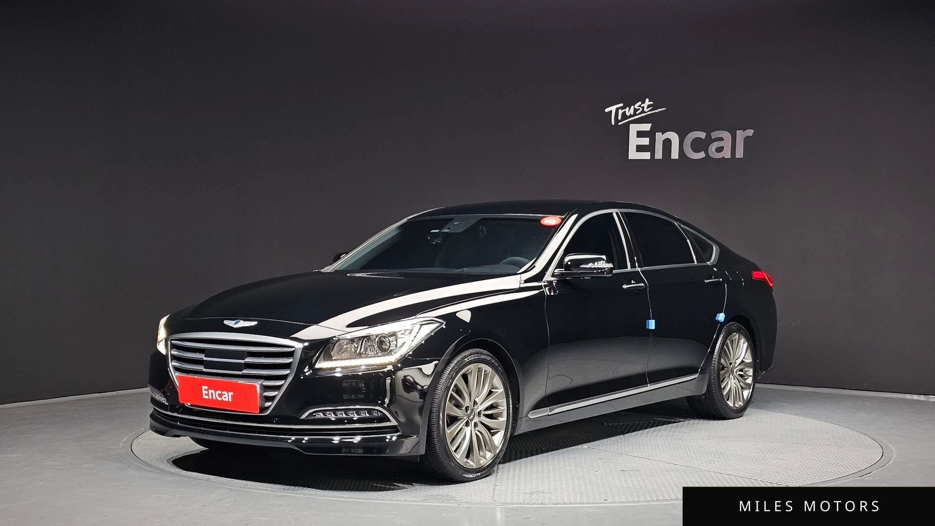 Hyundai Genesis 2016 — фото 1 из 12