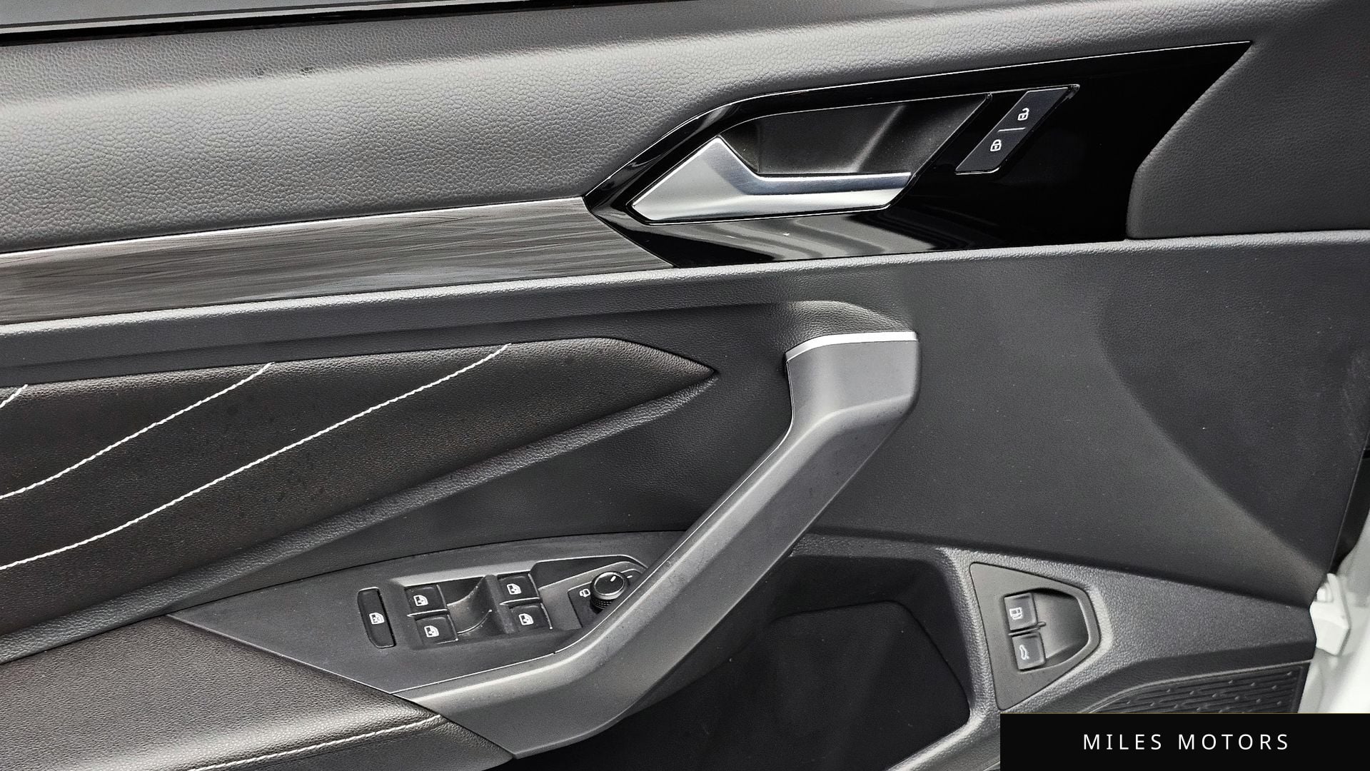 Volkswagen 제타 2023 — миниатюра 14
