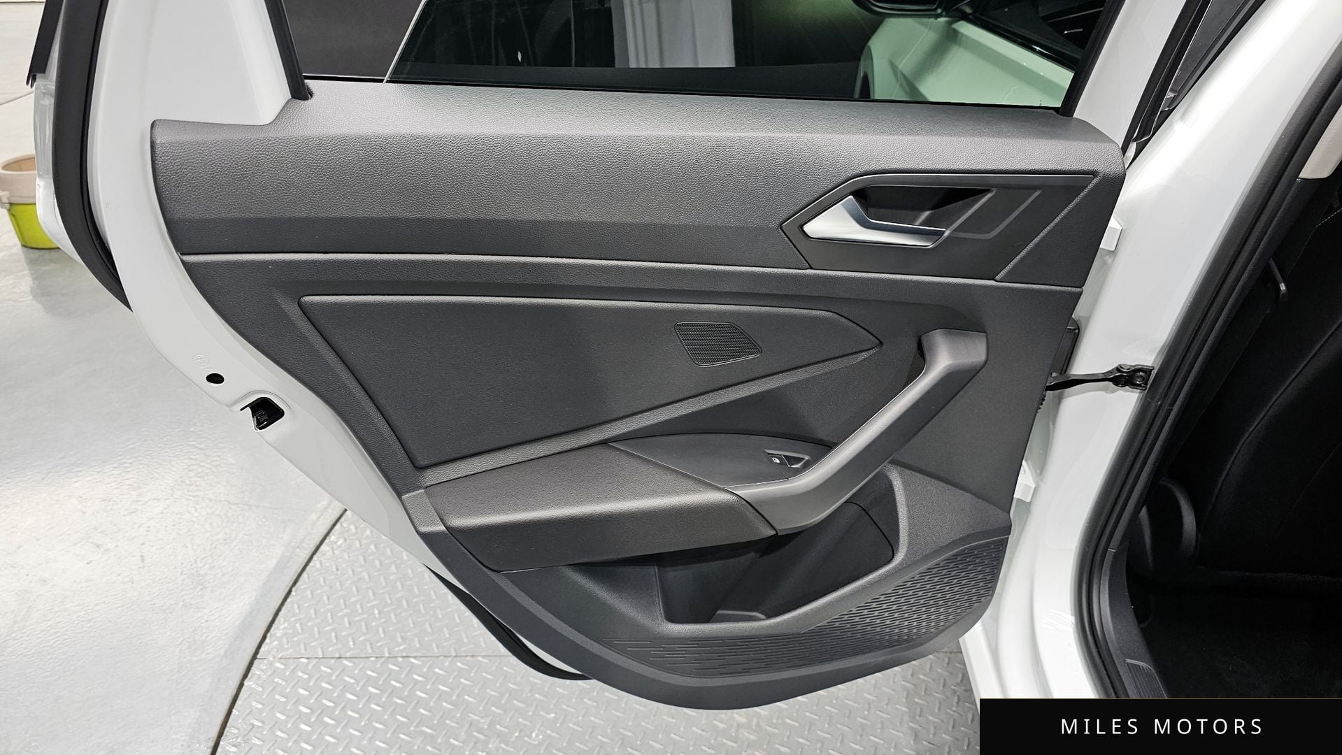 Volkswagen 제타 2023 — миниатюра 15