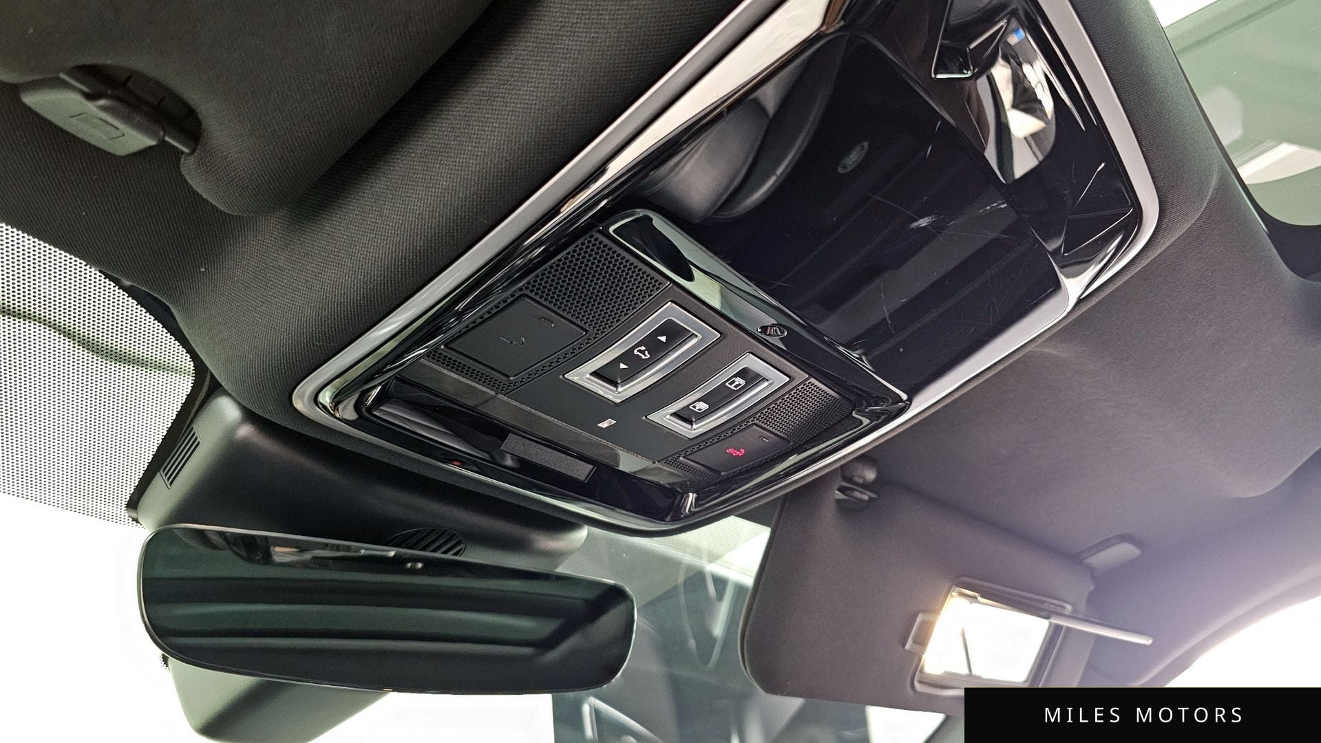 Land Rover Range Rover Velar 2019 — миниатюра 33