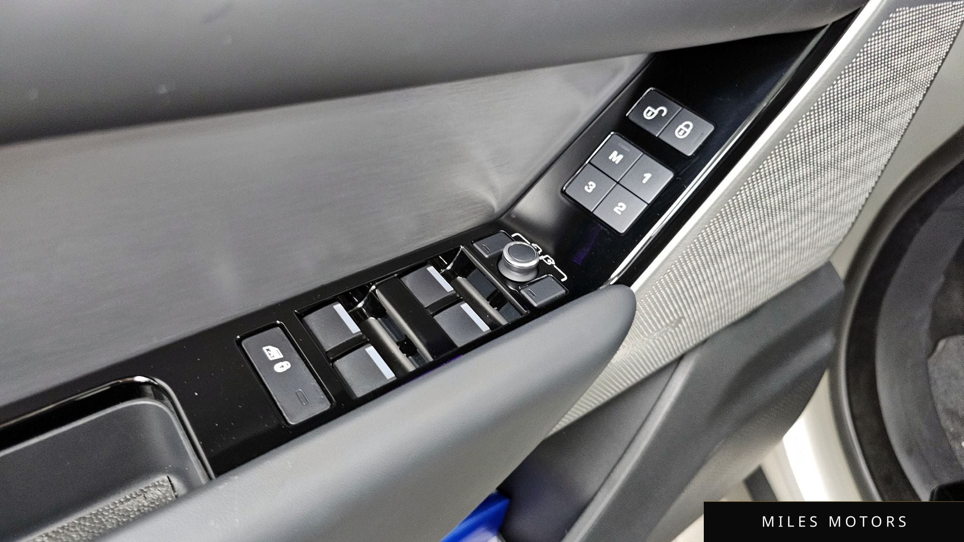 Land Rover Range Rover Velar 2019 — миниатюра 35