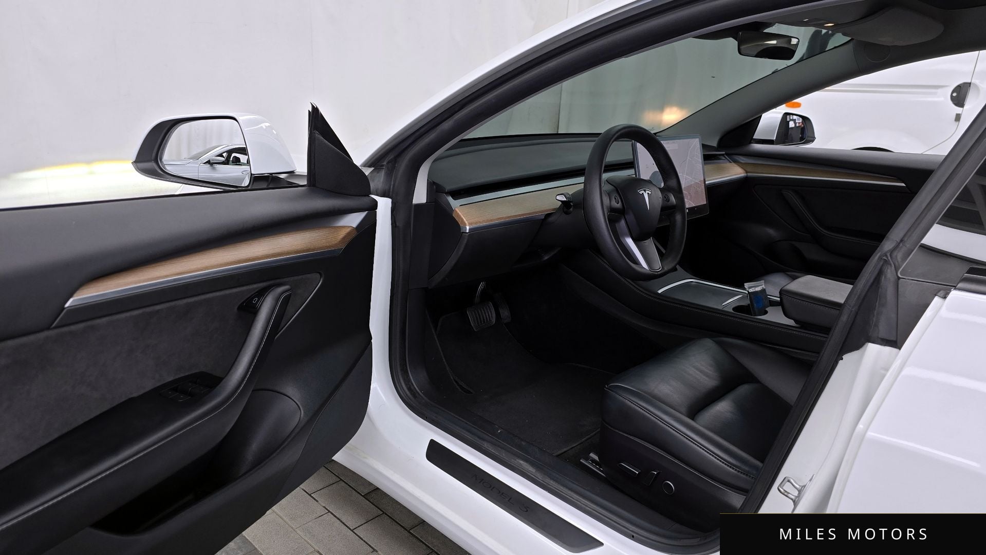Tesla Model 3 2022 — миниатюра 10