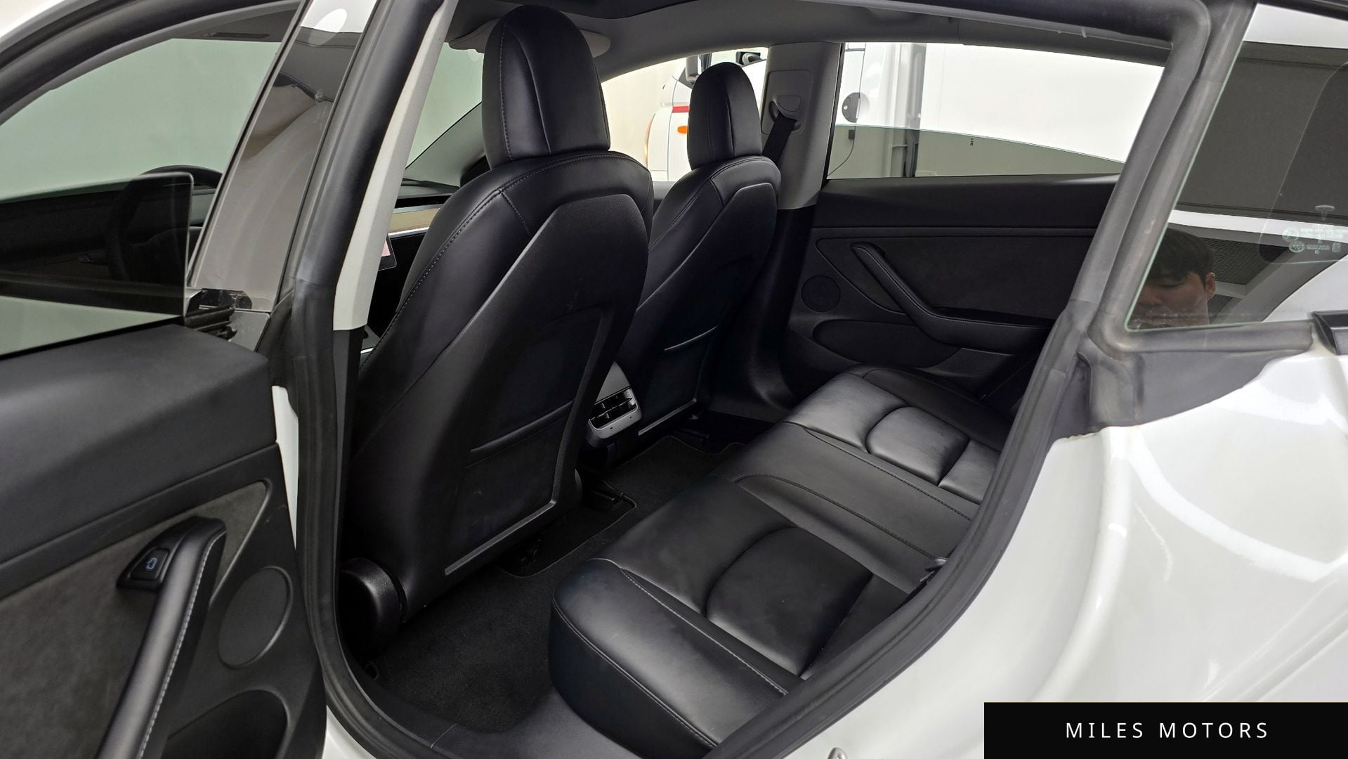 Tesla Model 3 2022 — миниатюра 11