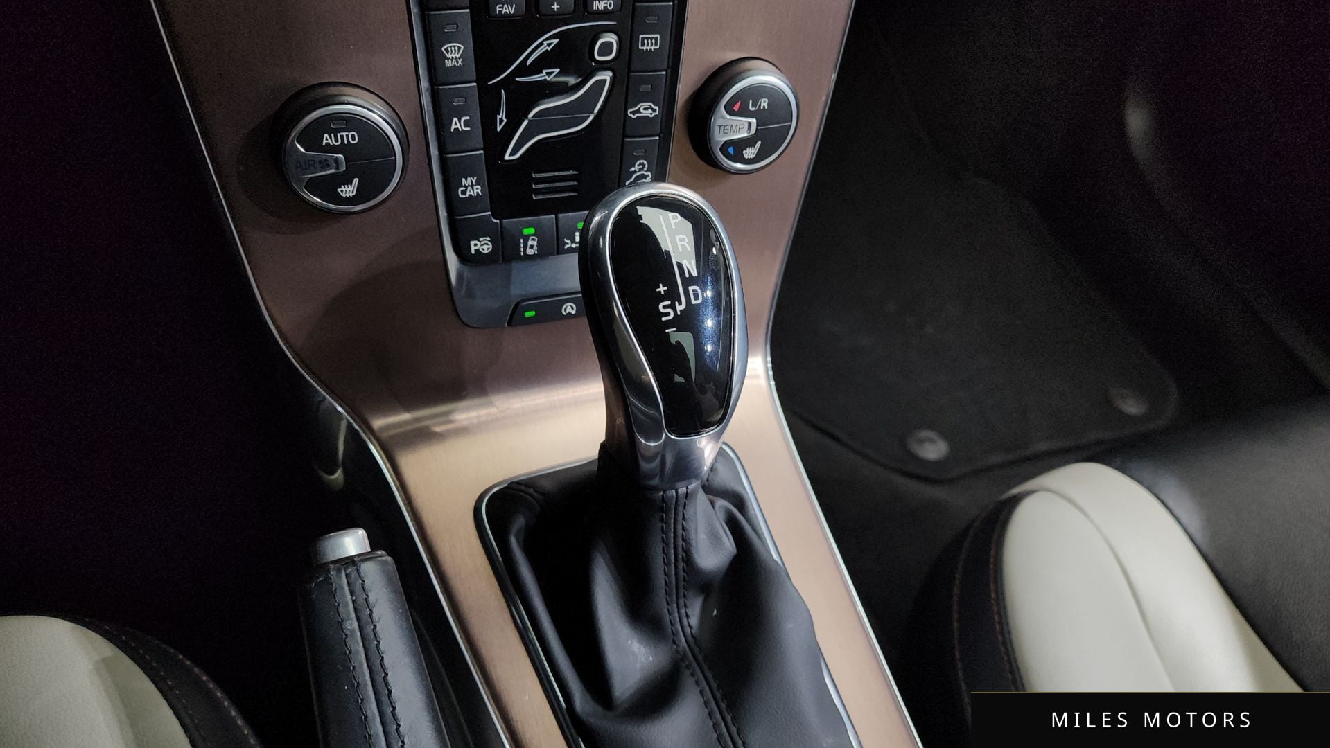 Volvo V40 크로스컨트리 2016 — миниатюра 9