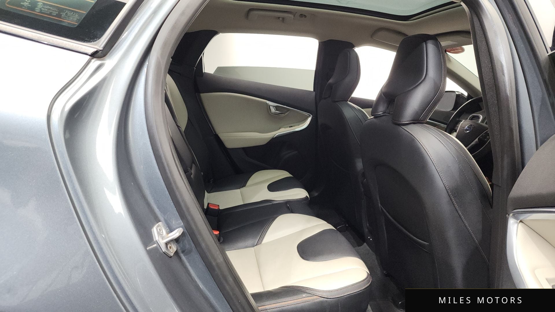 Volvo V40 크로스컨트리 2016 — миниатюра 11